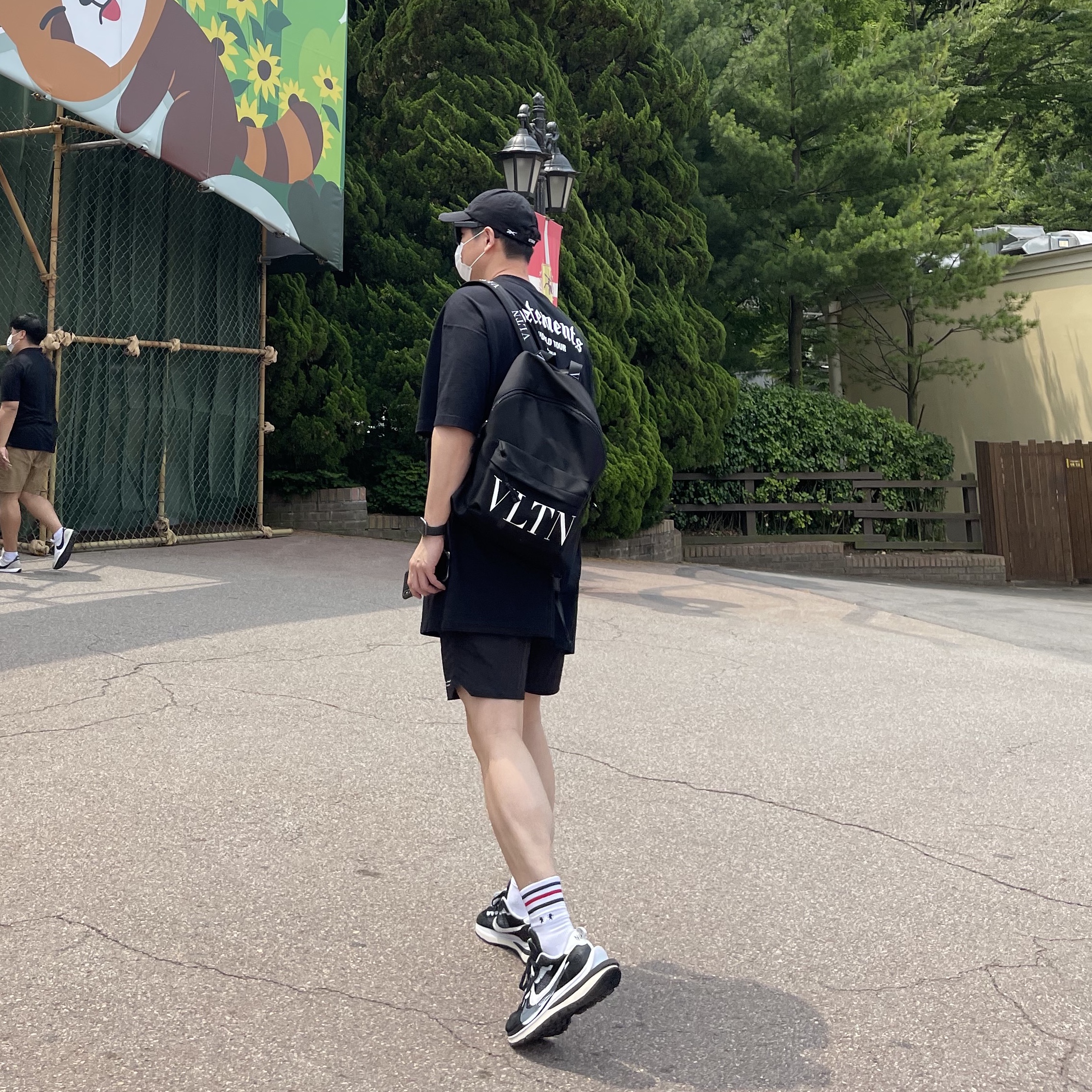 Nike x Sacai VaporWaffle Black White 착용 스타일 - 2