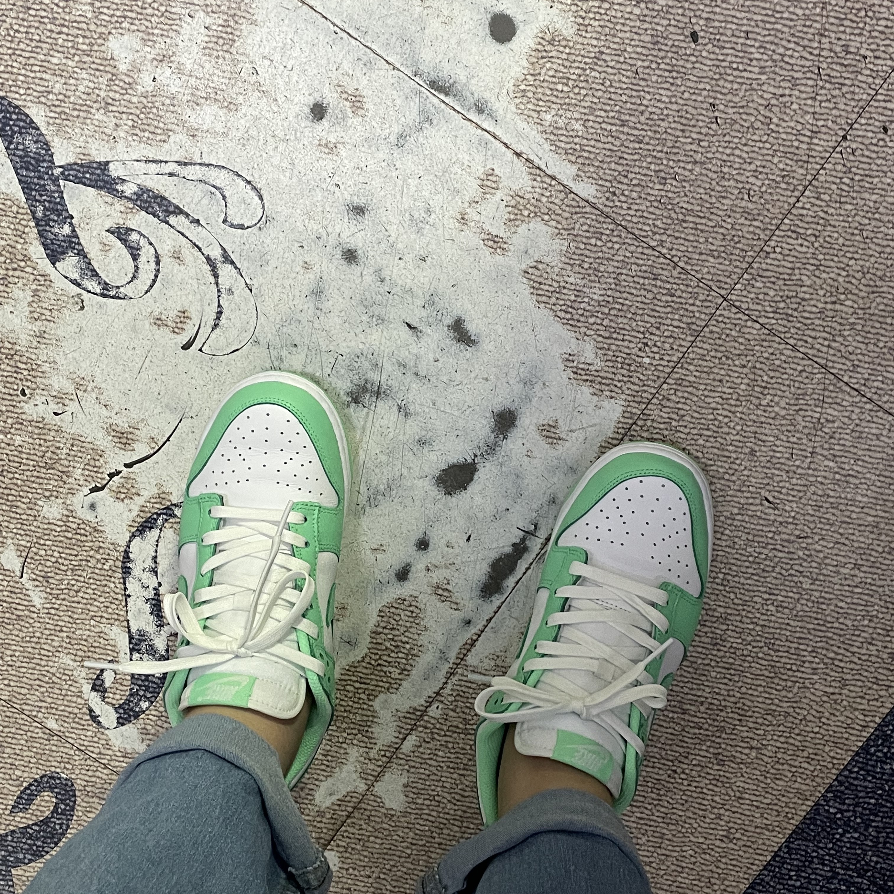 (W) Nike Dunk Low Green Glow 착용 스타일 - 1