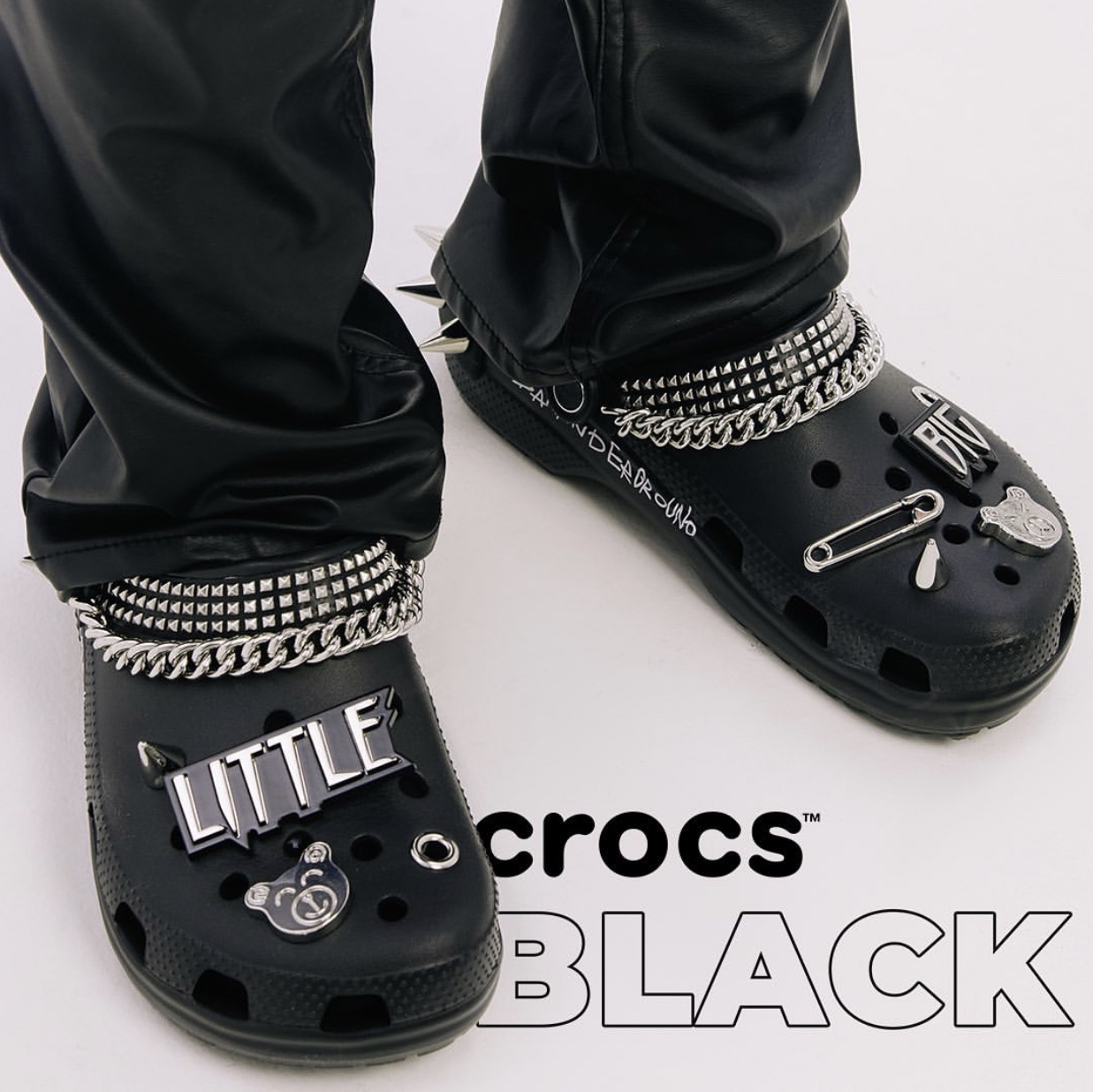 Crocs x Little Big Classic Clog Black 착용 스타일 - 1