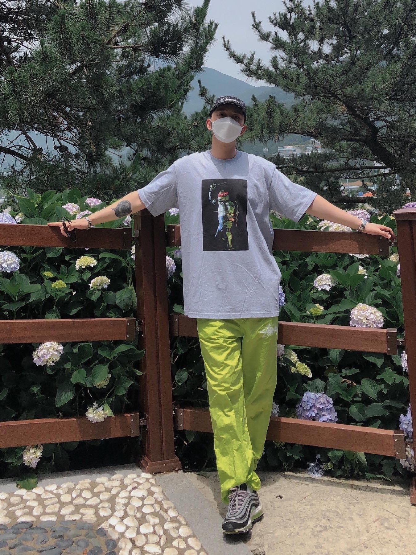 Nike x Stussy Beach Pants Bright Cactus, Supreme Raphael T-Shirt Heather Grey - 21SS 착용 스타일