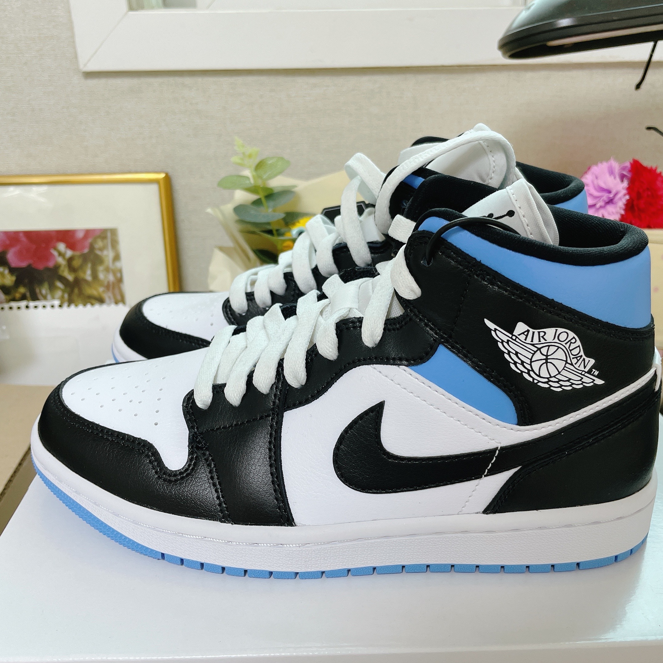 (W) Jordan 1 Mid White Black University Blue 착용 스타일