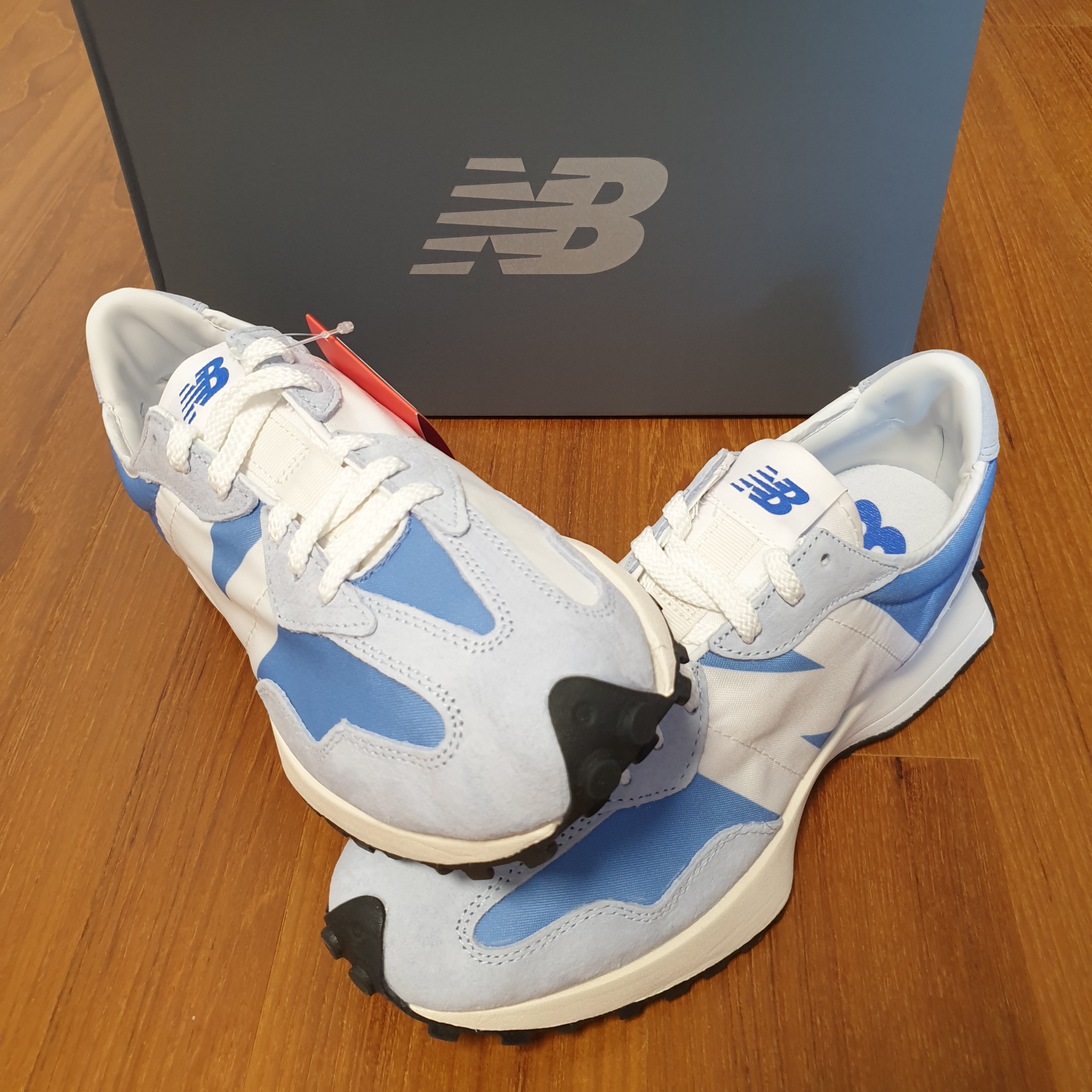 New Balance 327 Blue White 착용 스타일 - 2