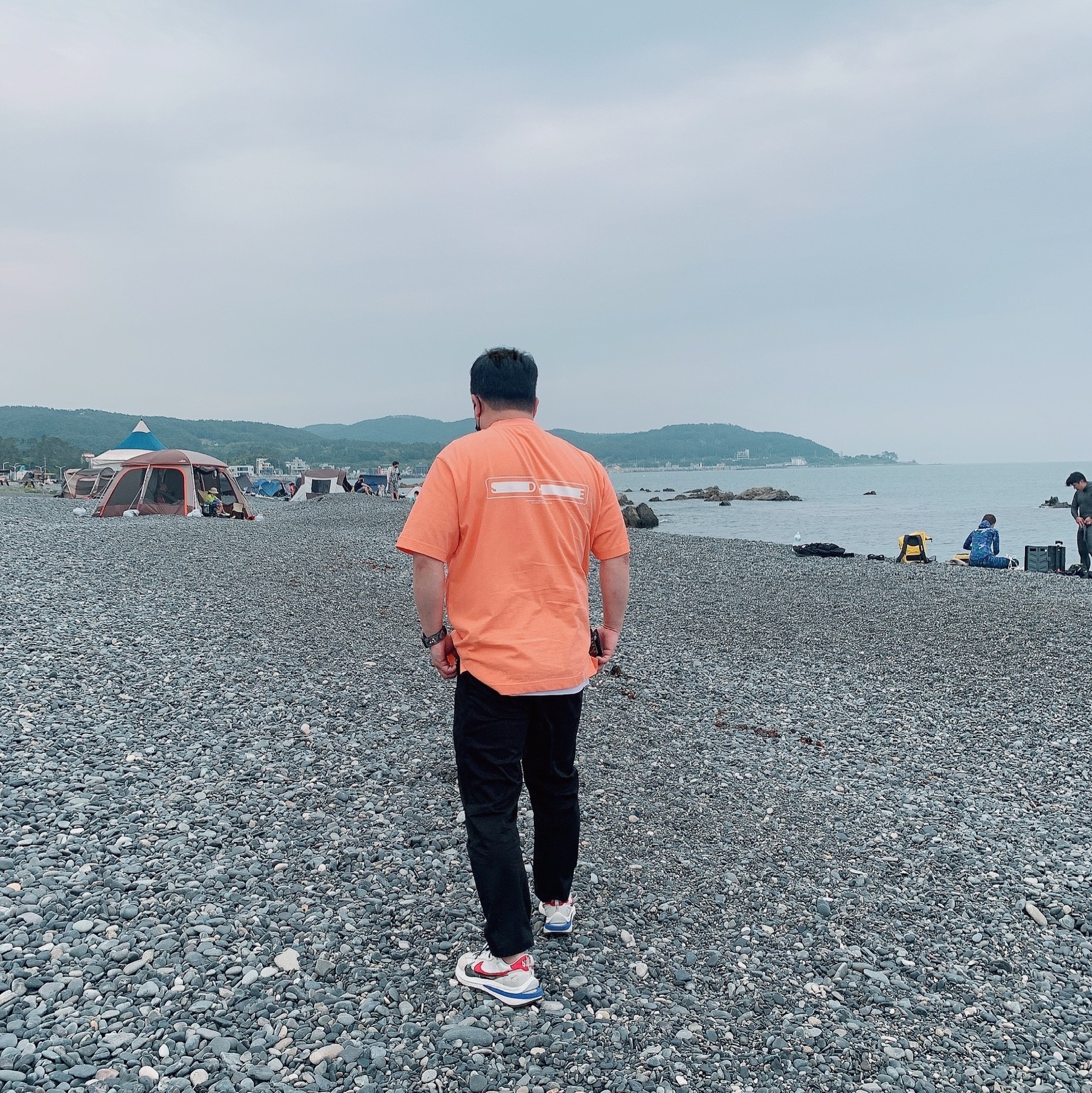 Nike x Sacai VaporWaffle Royal Fuchsia 착용 스타일
