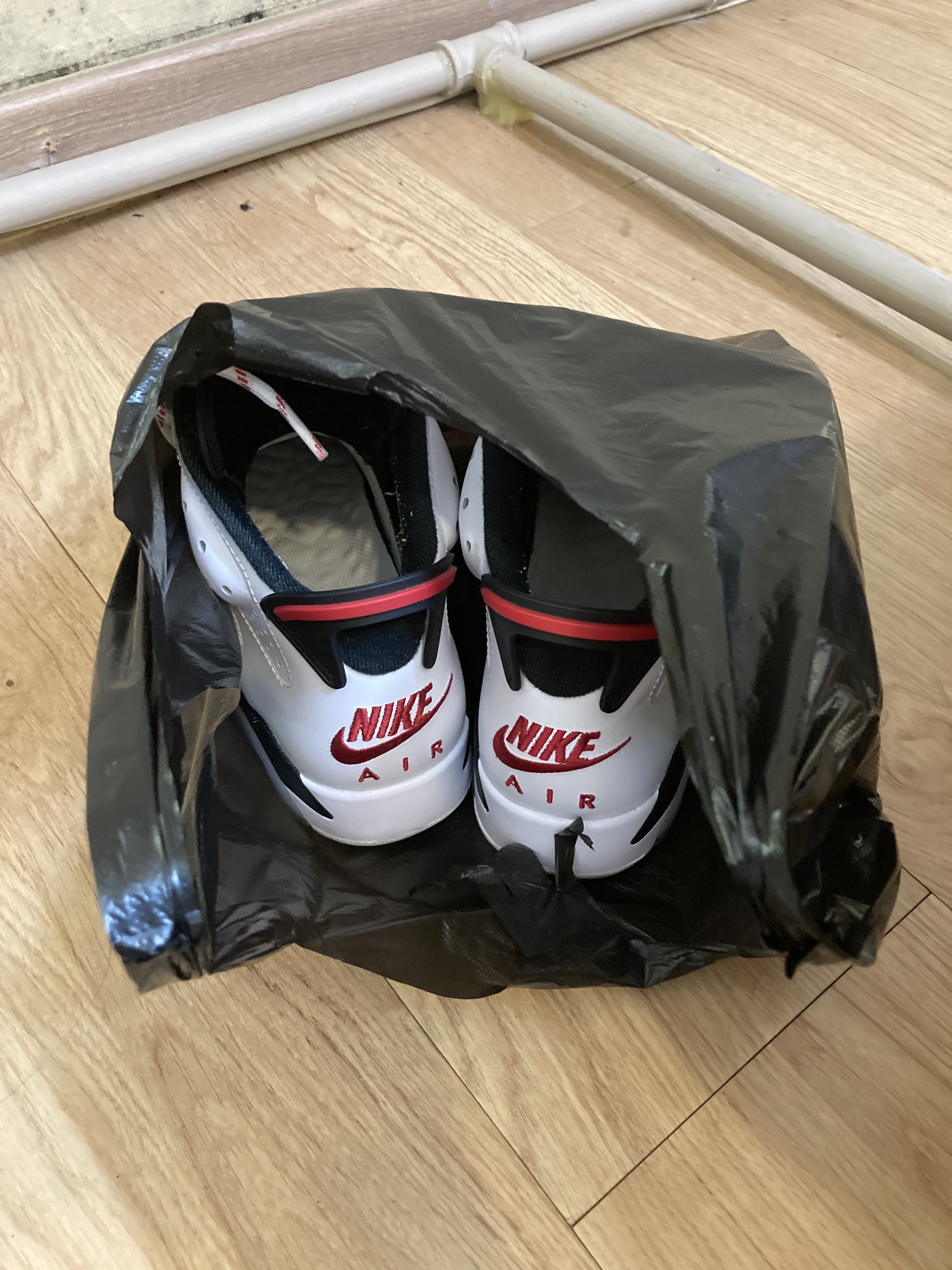 Jordan 6 Retro Carmine 2021 착용 스타일 - 2