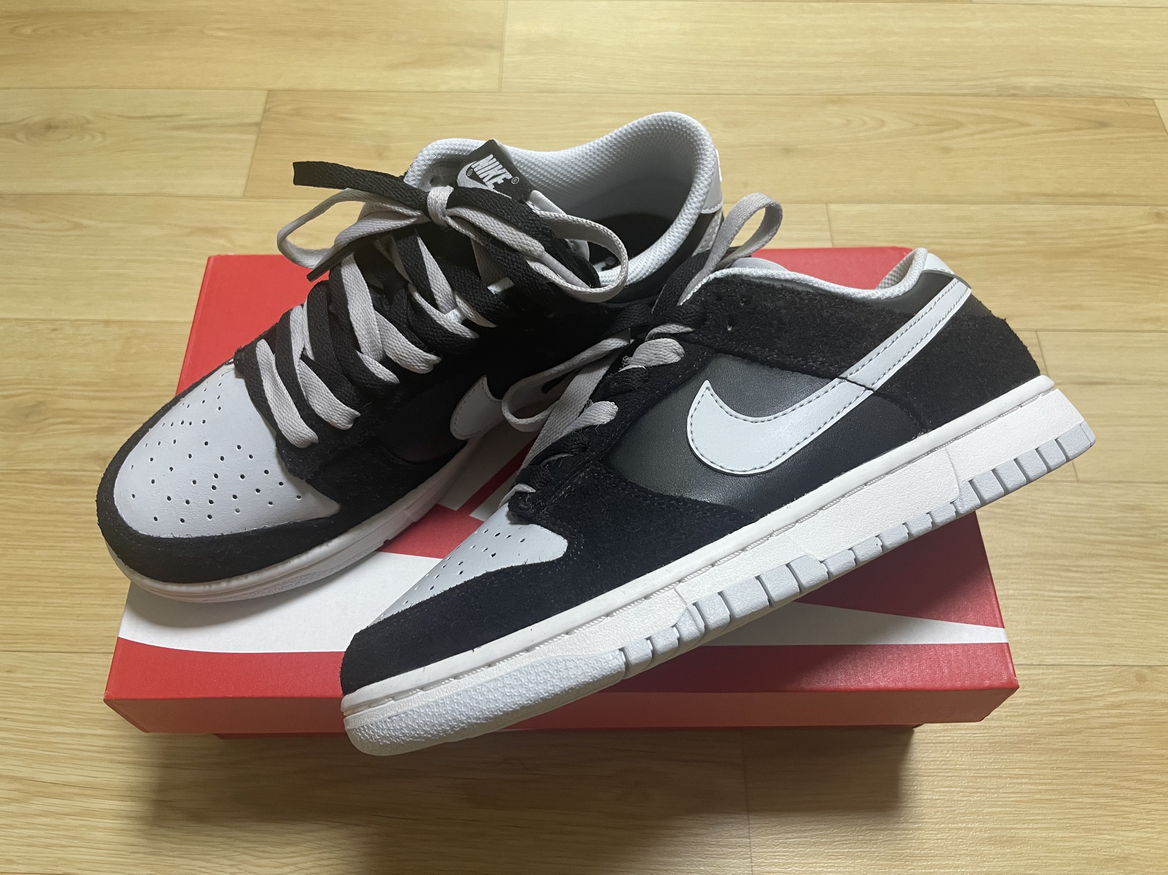 Nike Dunk Low Retro PRM Zebra 착용 스타일