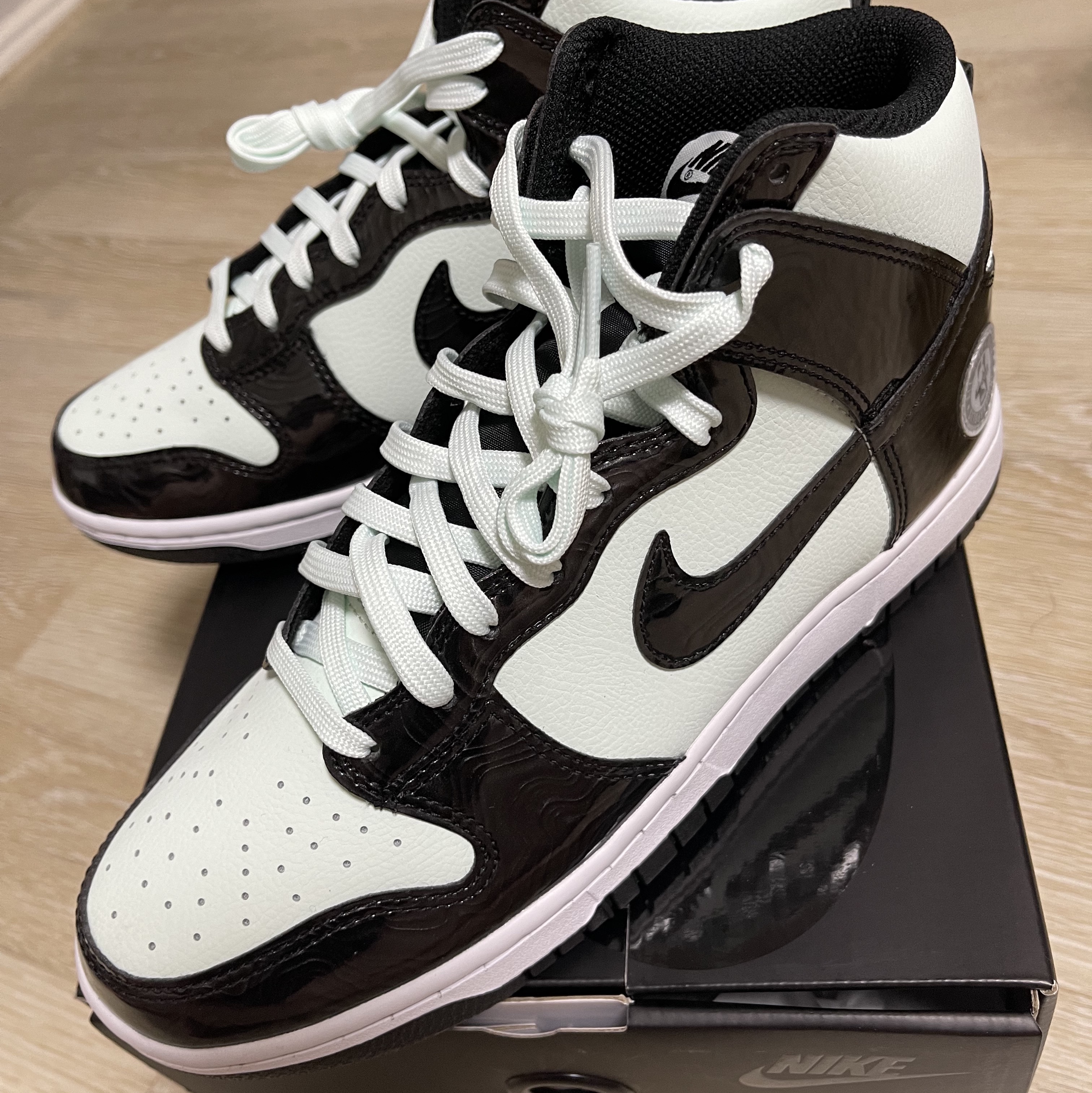 Nike Dunk High Barely Green 착용 스타일 - 1