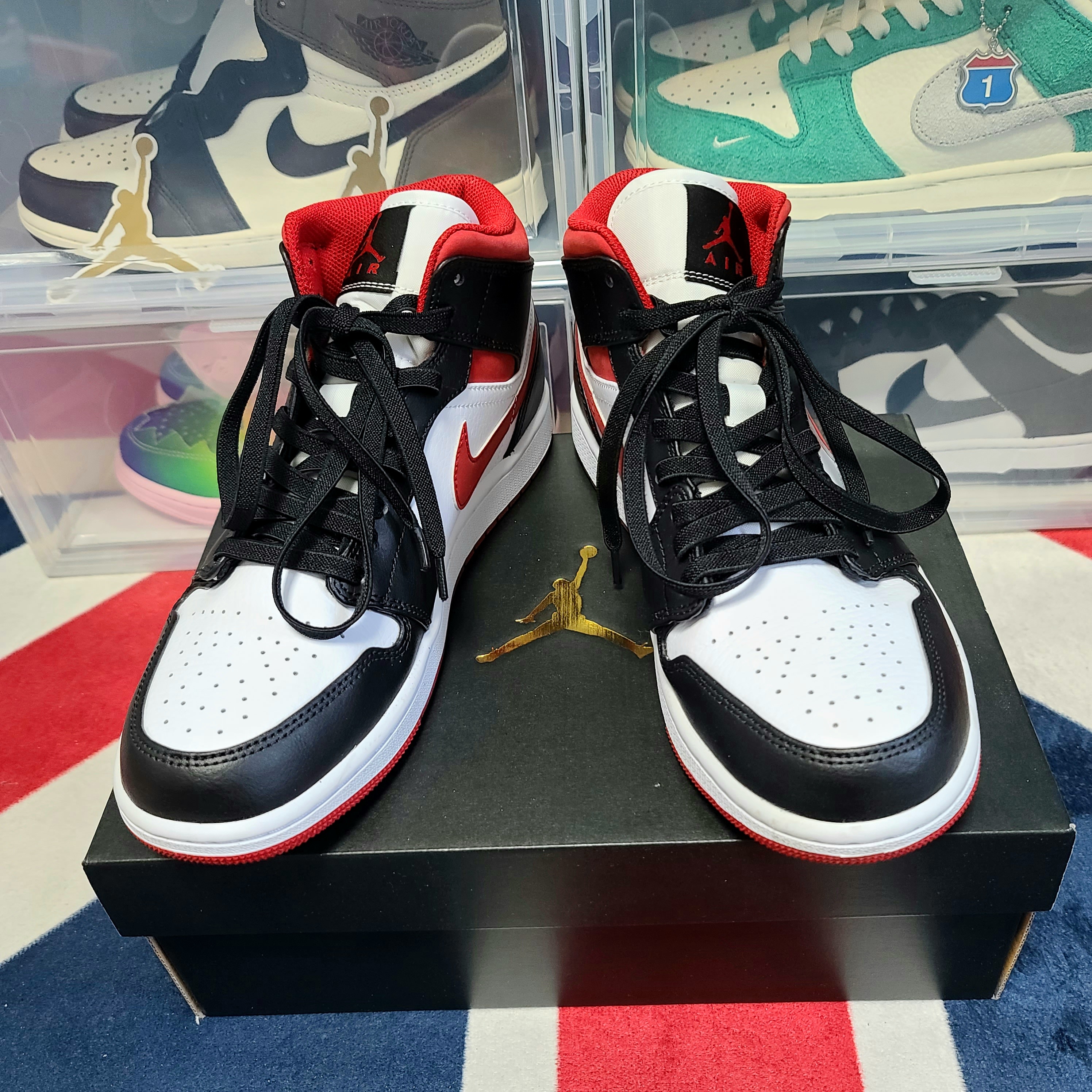 Jordan 1 Mid Gym Red Black White 착용 스타일 - 1