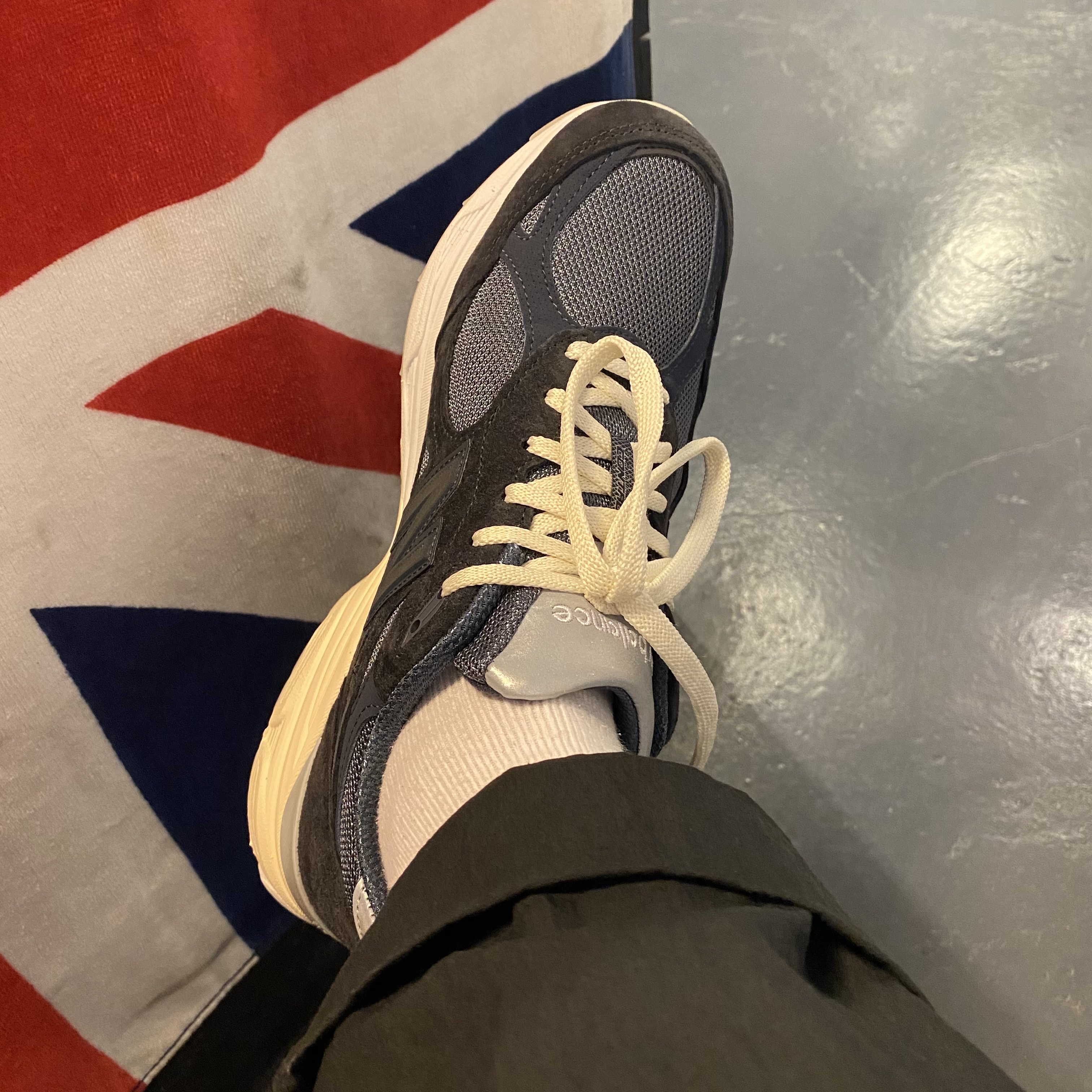 New Balance x Kith 990v3 Genesis 착용 스타일