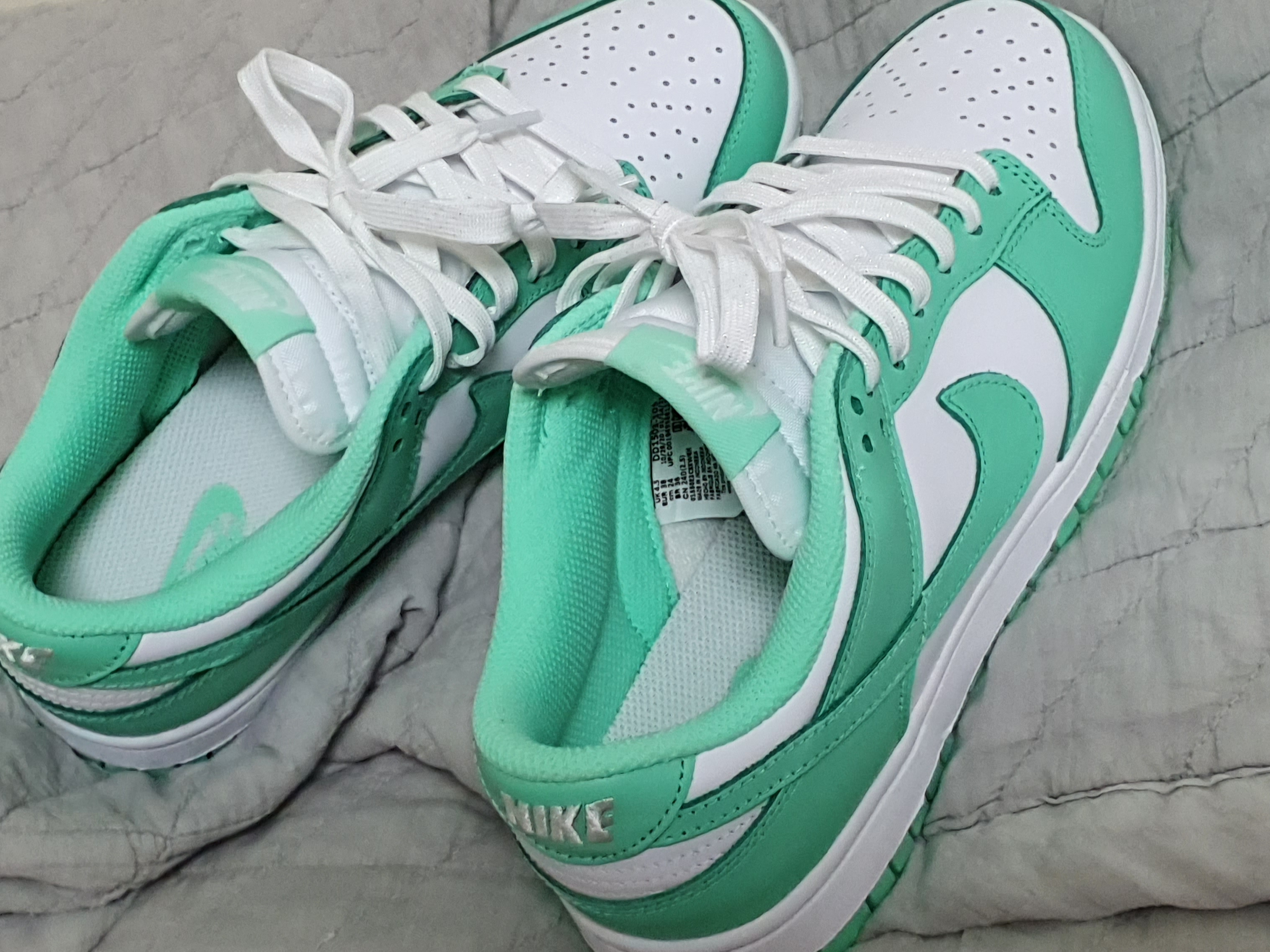 (W) Nike Dunk Low Green Glow 착용 스타일 - 2