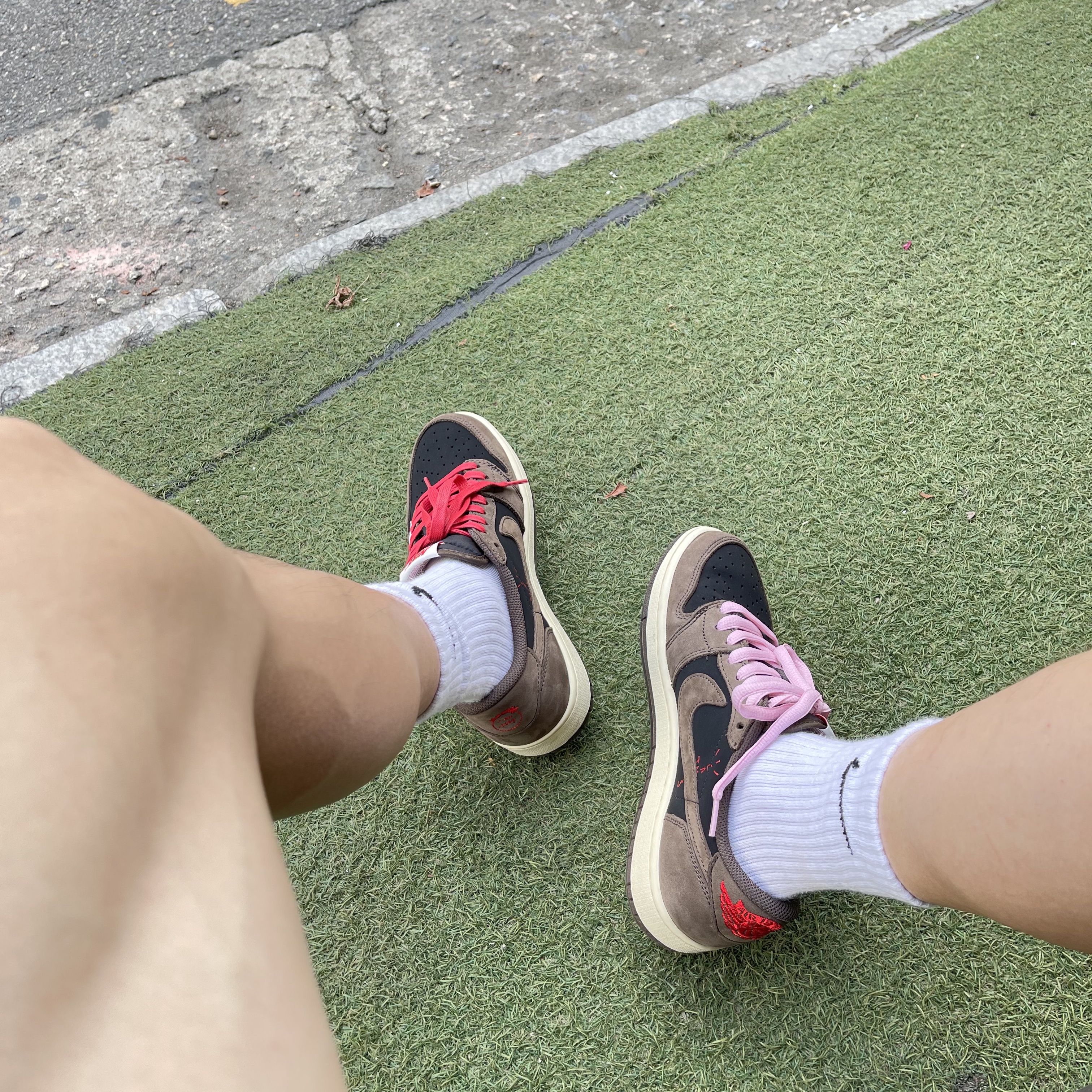 Jordan 1 x Travis Scott Retro Low OG SP Mocha 착용 스타일