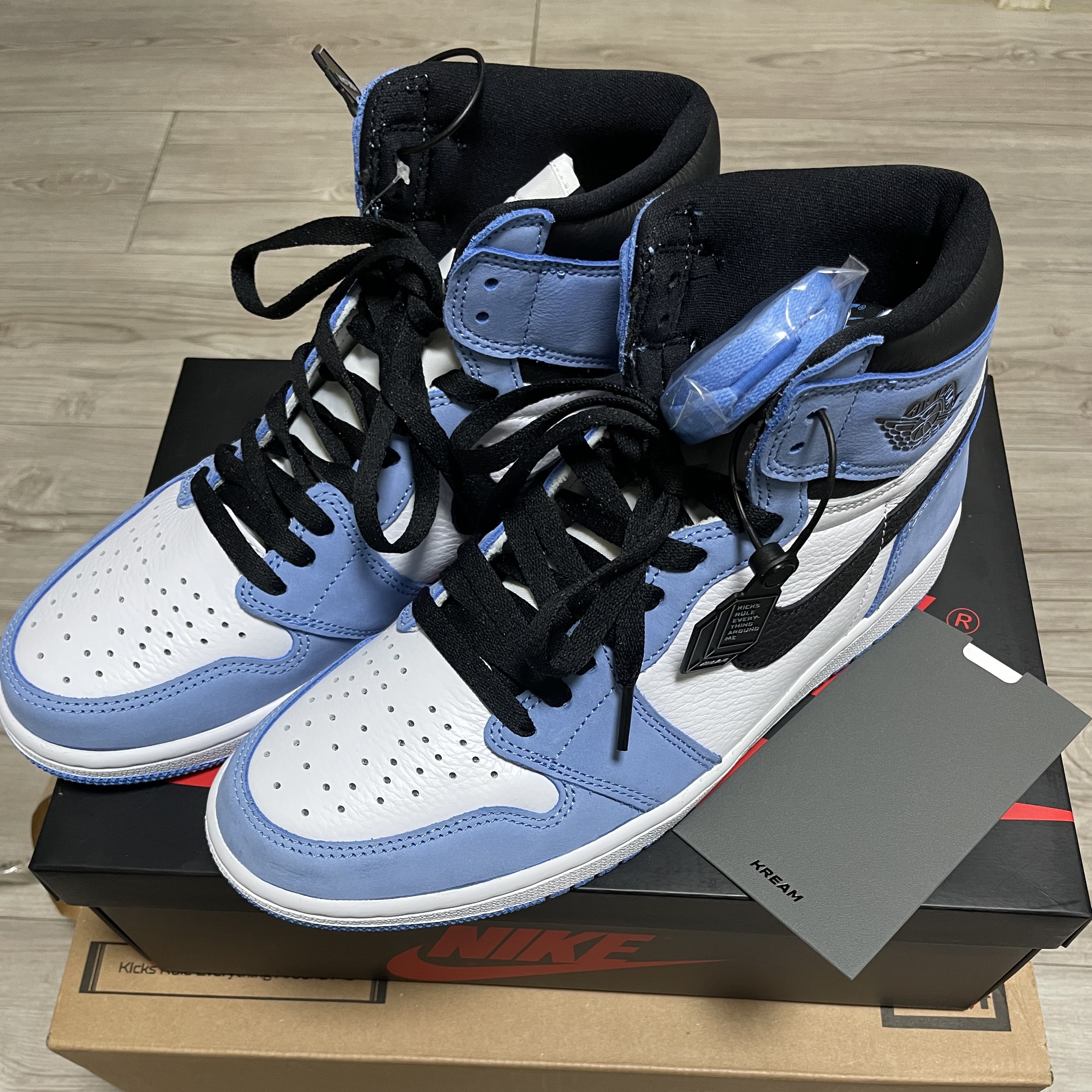 Jordan 1 Retro High OG University Blue 착용 스타일 - 2
