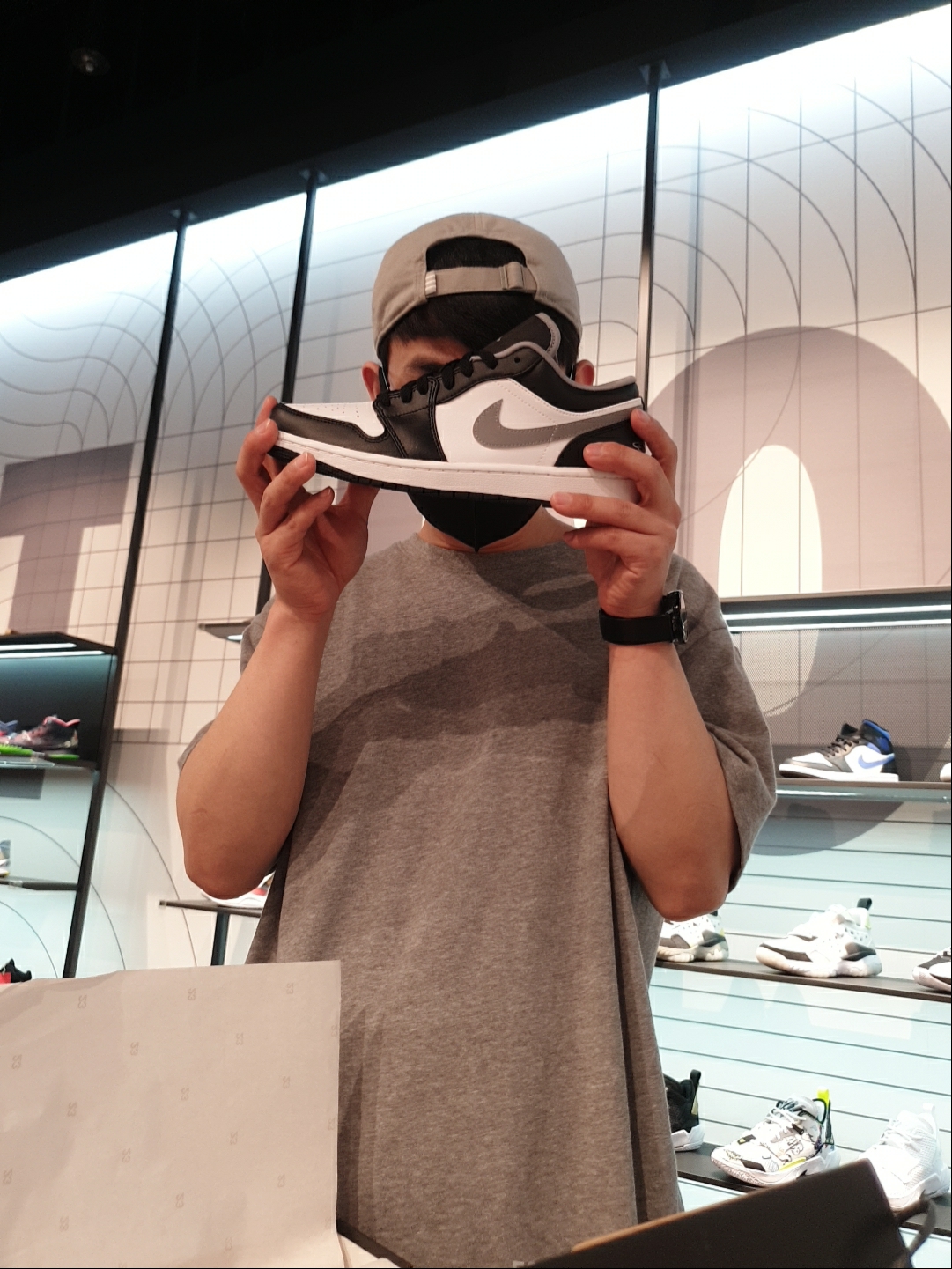 Jordan 6 x Travis Scott Retro SP British Khaki, Jordan 1 Retro High OG Shadow 2.0 착용 스타일 - 2
