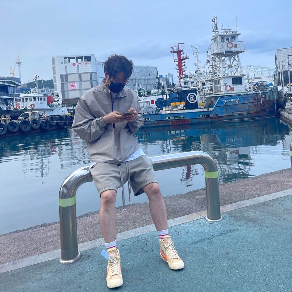 Nike x Off-White Blazer Mid Off-White All Hallow's Eve, Essentials Sweatshorts Moss - 21SS 착용 스타일