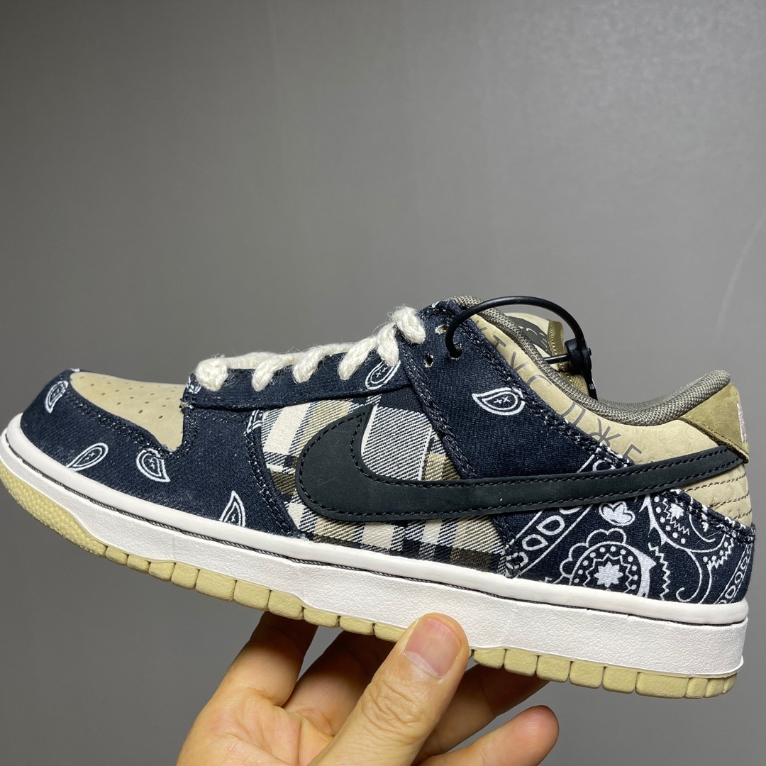 Nike x Travis Scott SB Dunk Low 착용 스타일