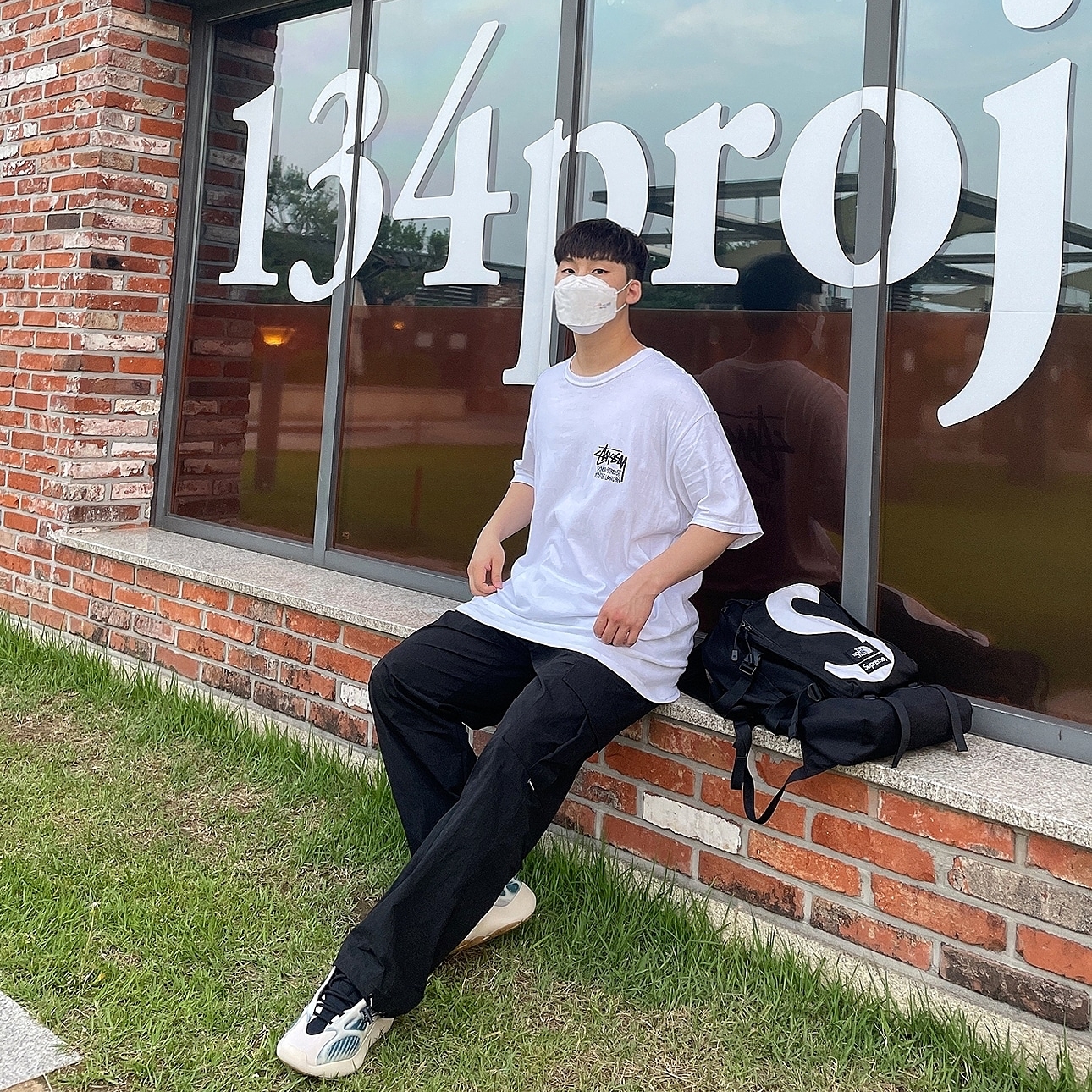 Adidas Yeezy 700 V3 Kyanite, Supreme x The North Face S Logo Expedition Backpack Black - 20FW 착용 스타일