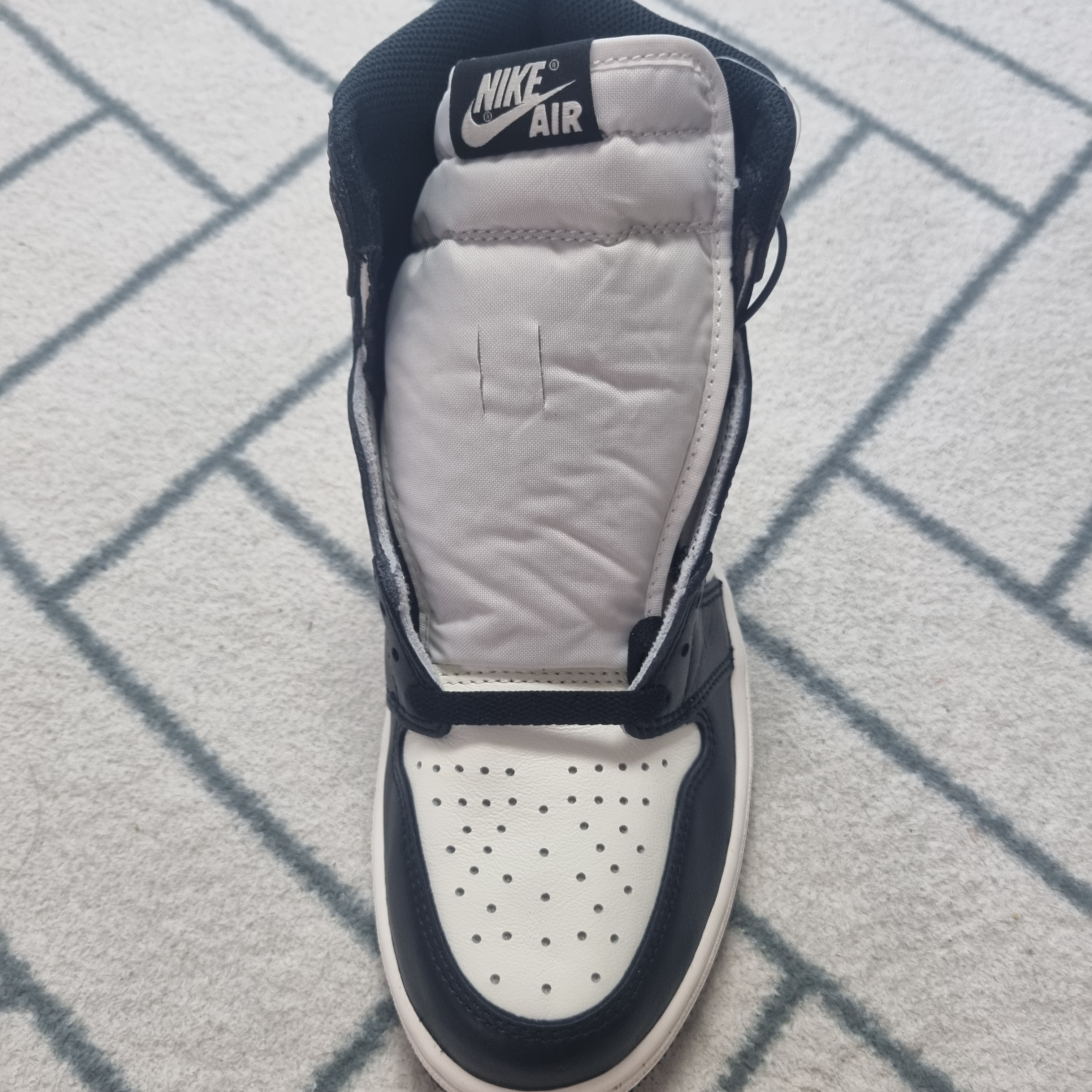 Jordan 1 Retro High OG Black Mocha 착용 스타일 - 1