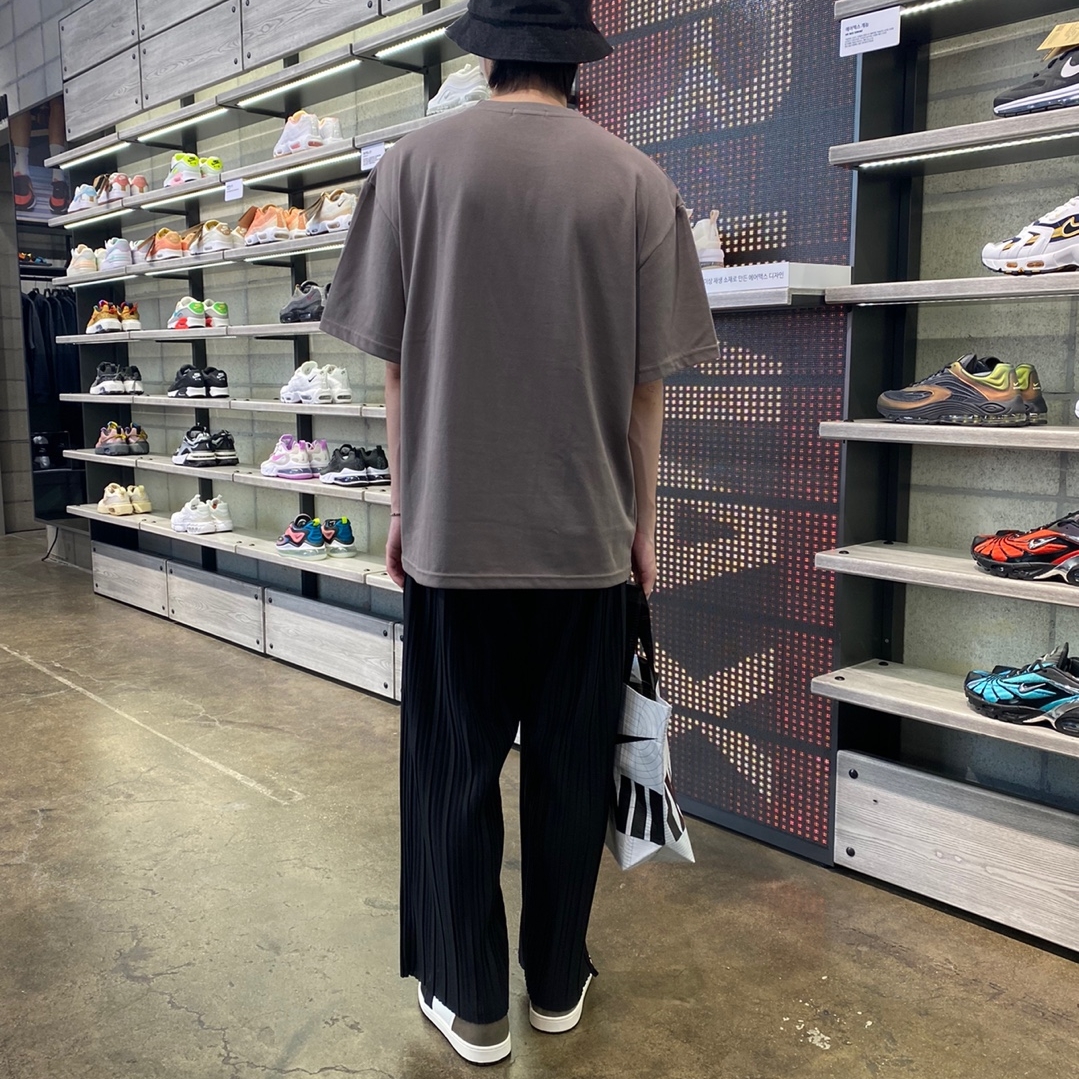 Jordan 1 Retro High OG Black Mocha 착용 스타일