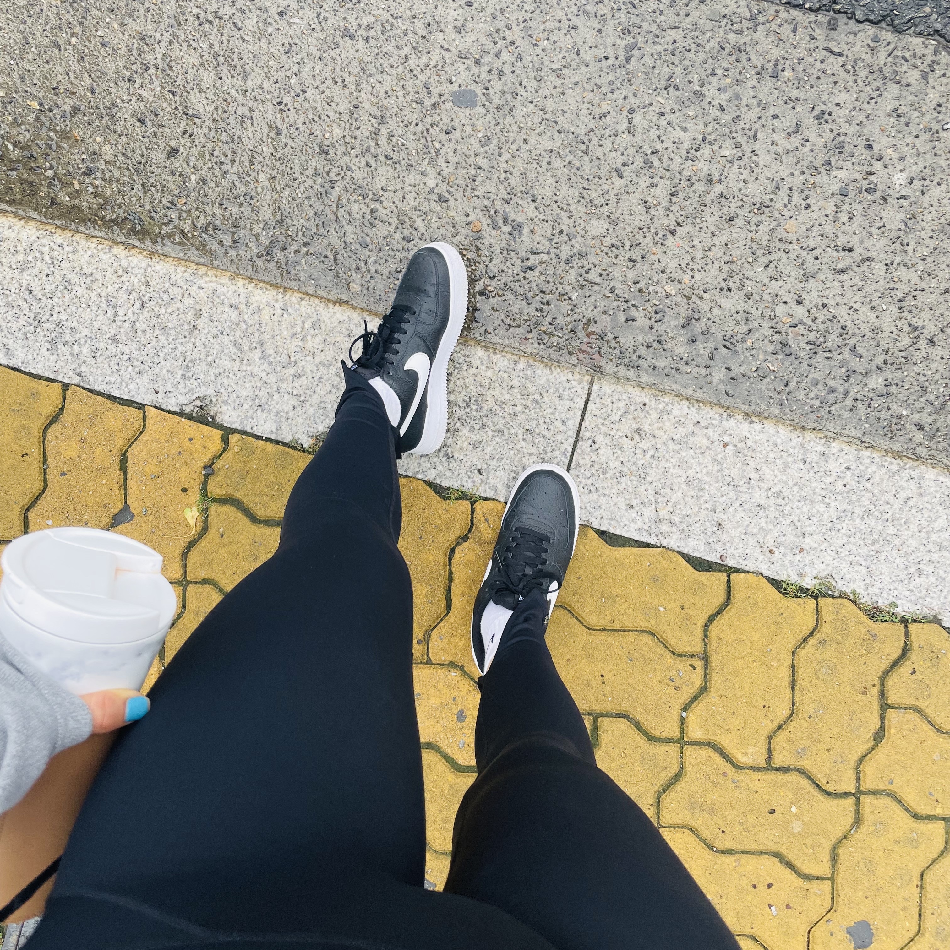 Nike Air Force 1 '07 White Black 착용 스타일 - 1
