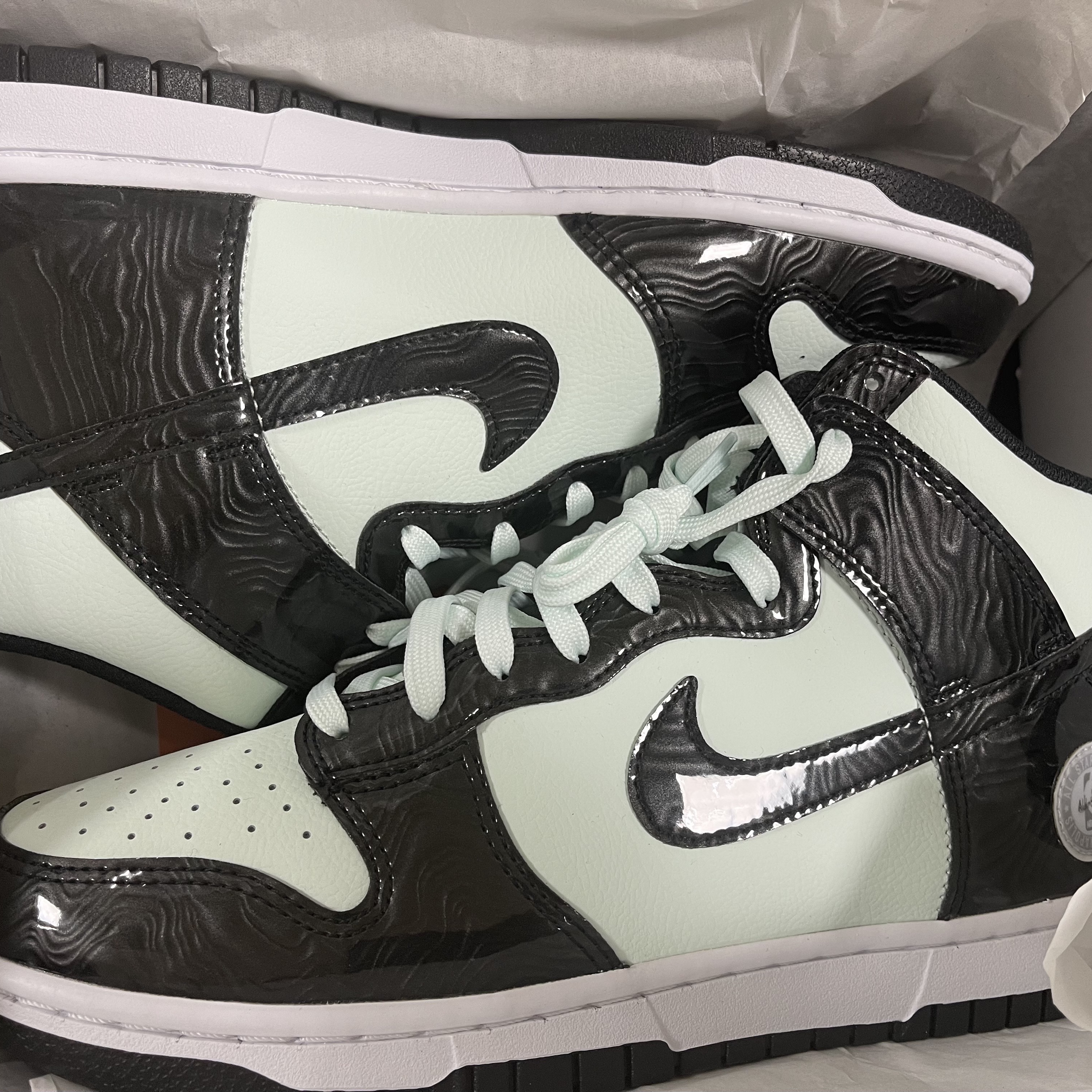 Nike Dunk High Barely Green 착용 스타일 - 4