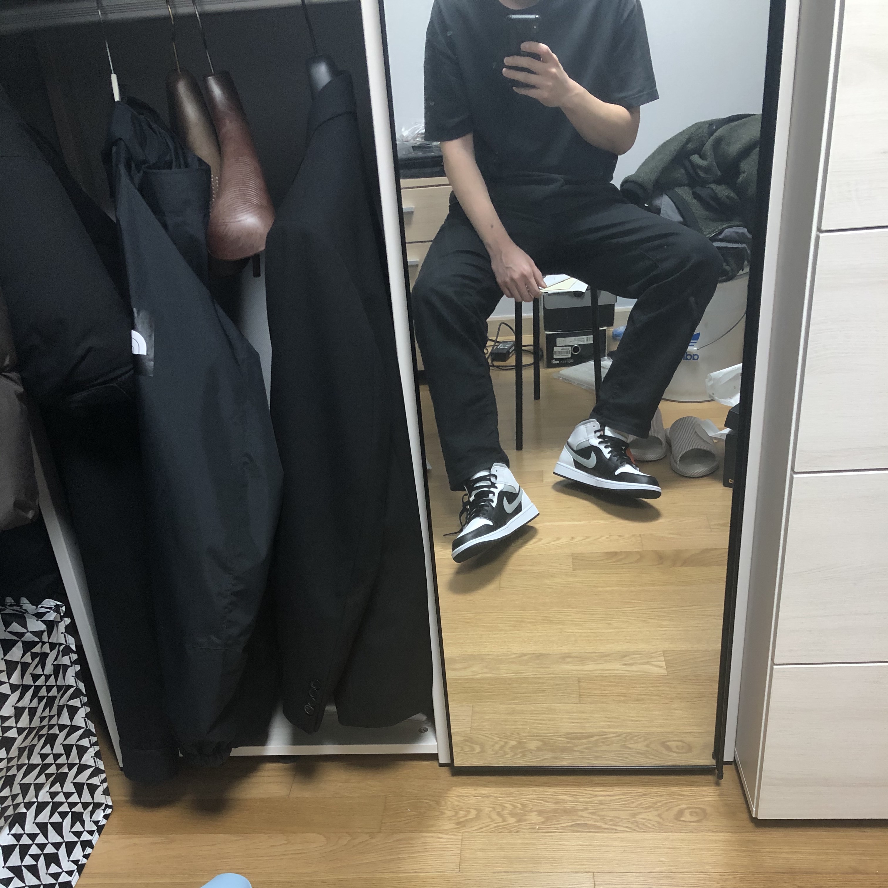 Jordan 1 Mid White Shadow 착용 스타일