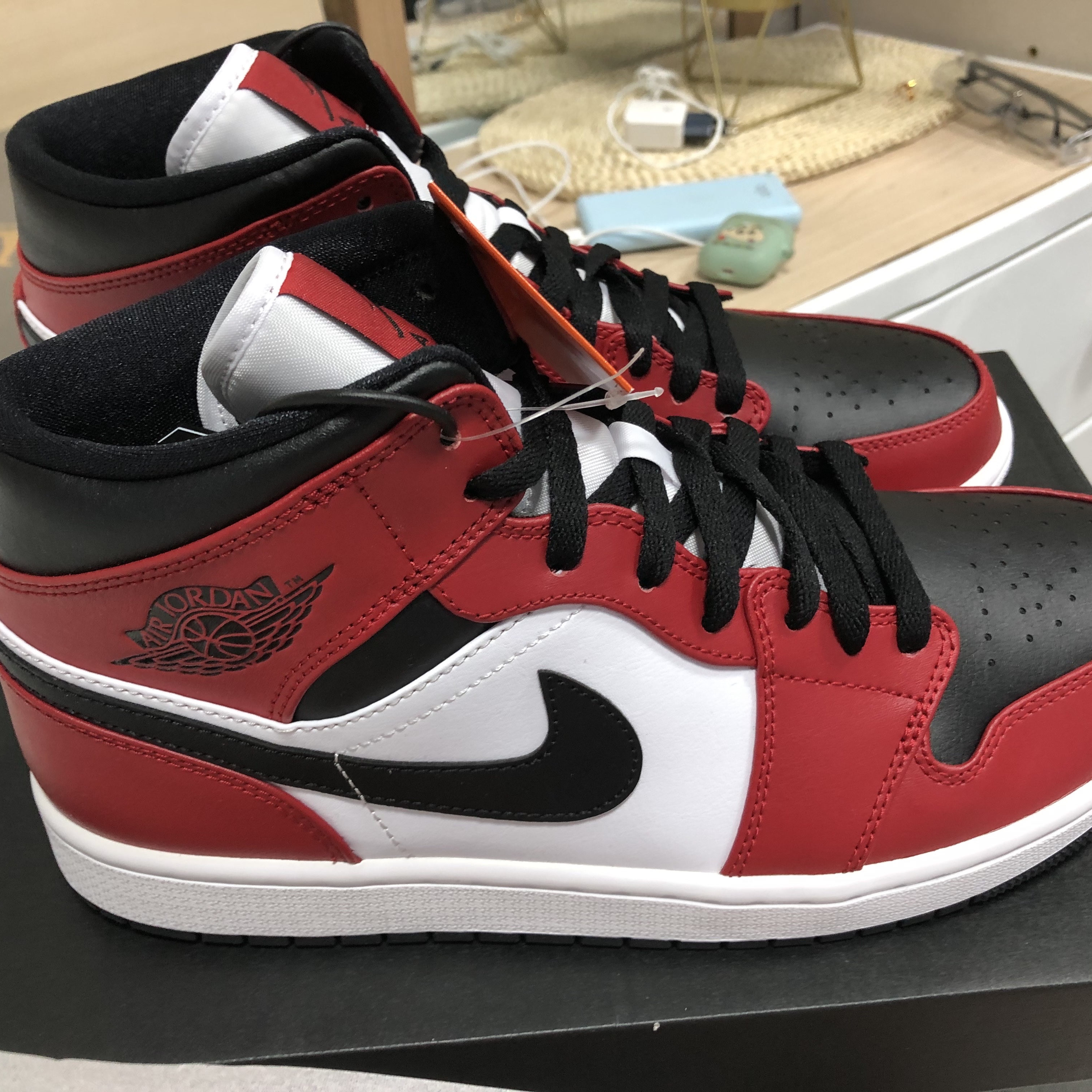 Jordan 1 Mid Chicago Black Toe 착용 스타일