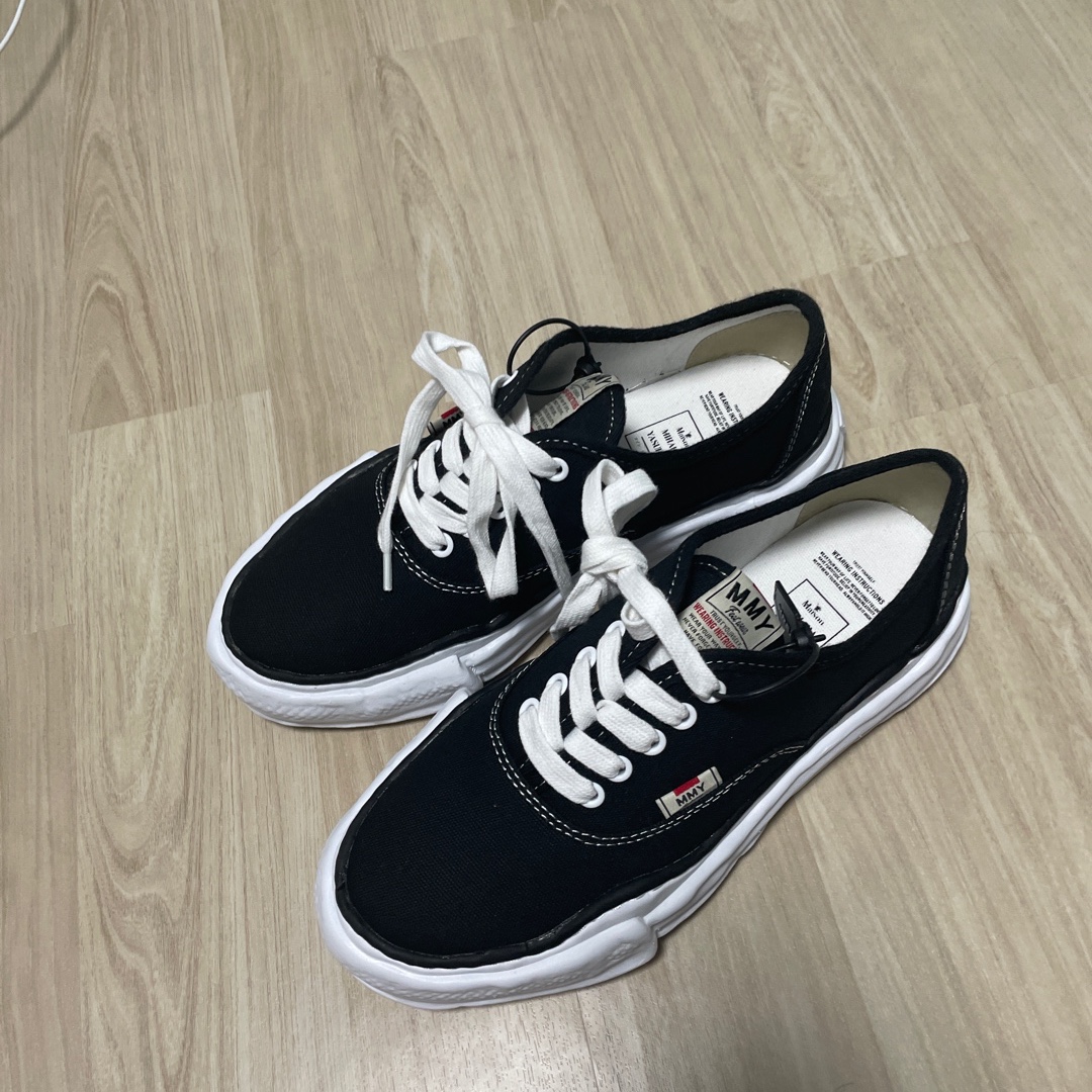 Maison Mihara Yasuhiro Baker OG Sole Canvas Low Cut Sneakers Black 착용 스타일