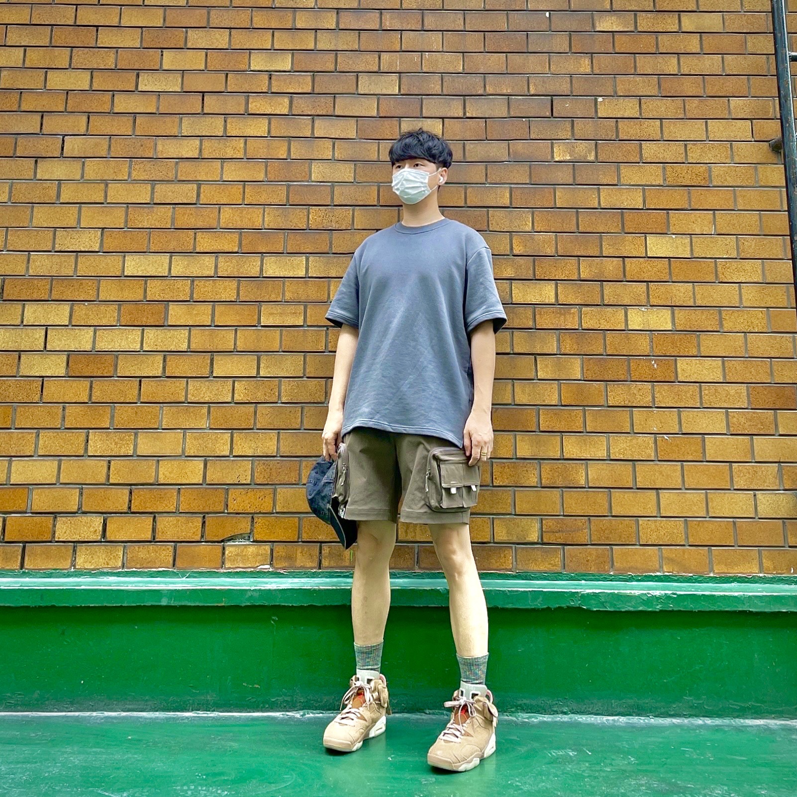 Nike ACG Cargo Shorts Ironstone - Asia, Jordan 6 x Travis Scott Retro SP British Khaki 착용 스타일