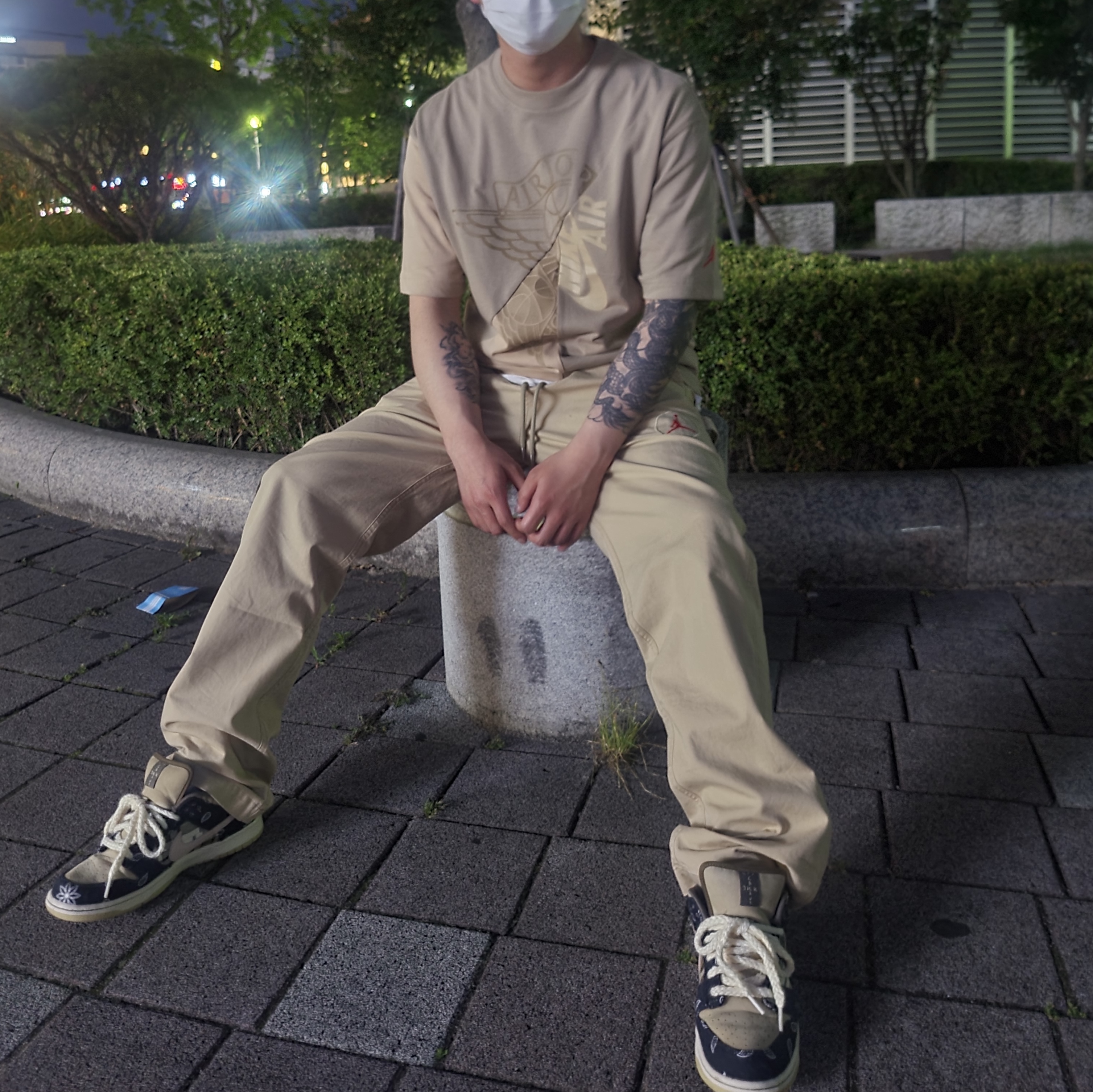 Nike x Travis Scott SB Dunk Low, Jordan x Travis Scott S/S Top - Asia 착용 스타일