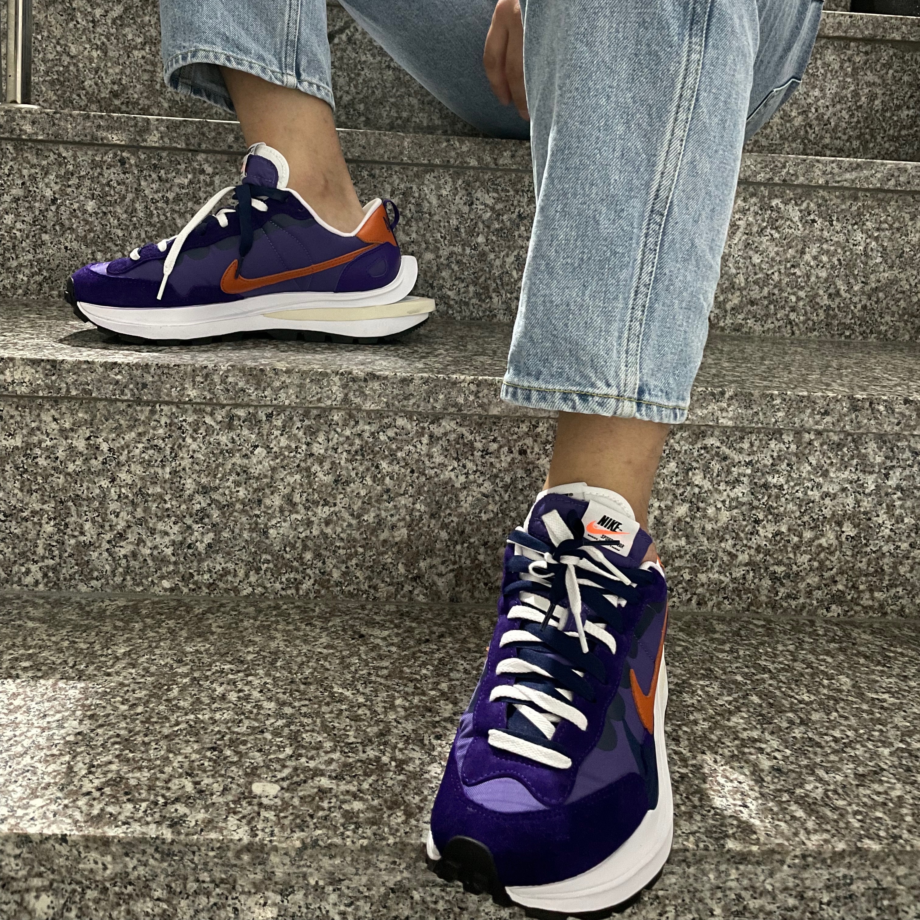 Nike x Sacai VaporWaffle Dark Iris 착용 스타일