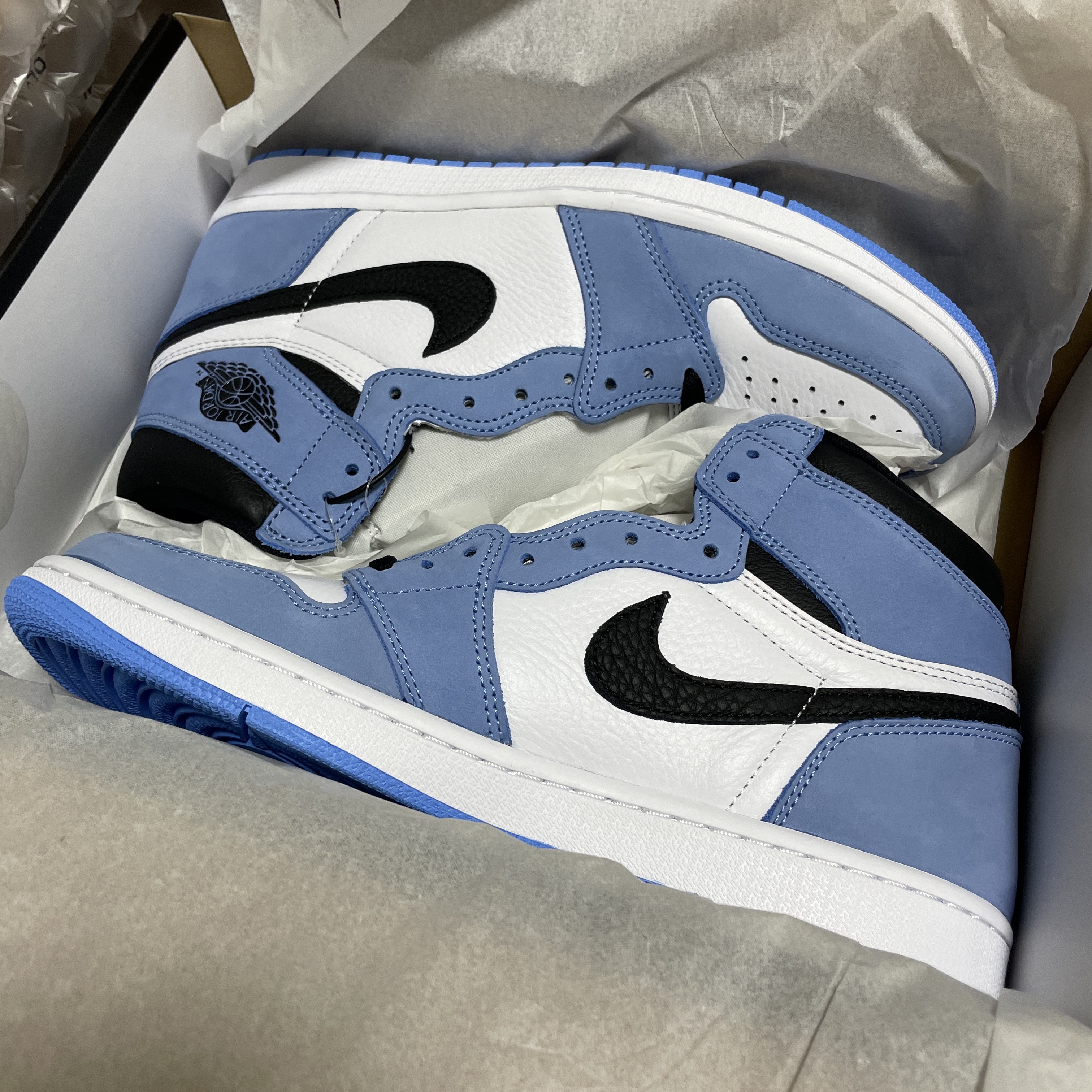 Jordan 1 Retro High OG University Blue 착용 스타일 - 1