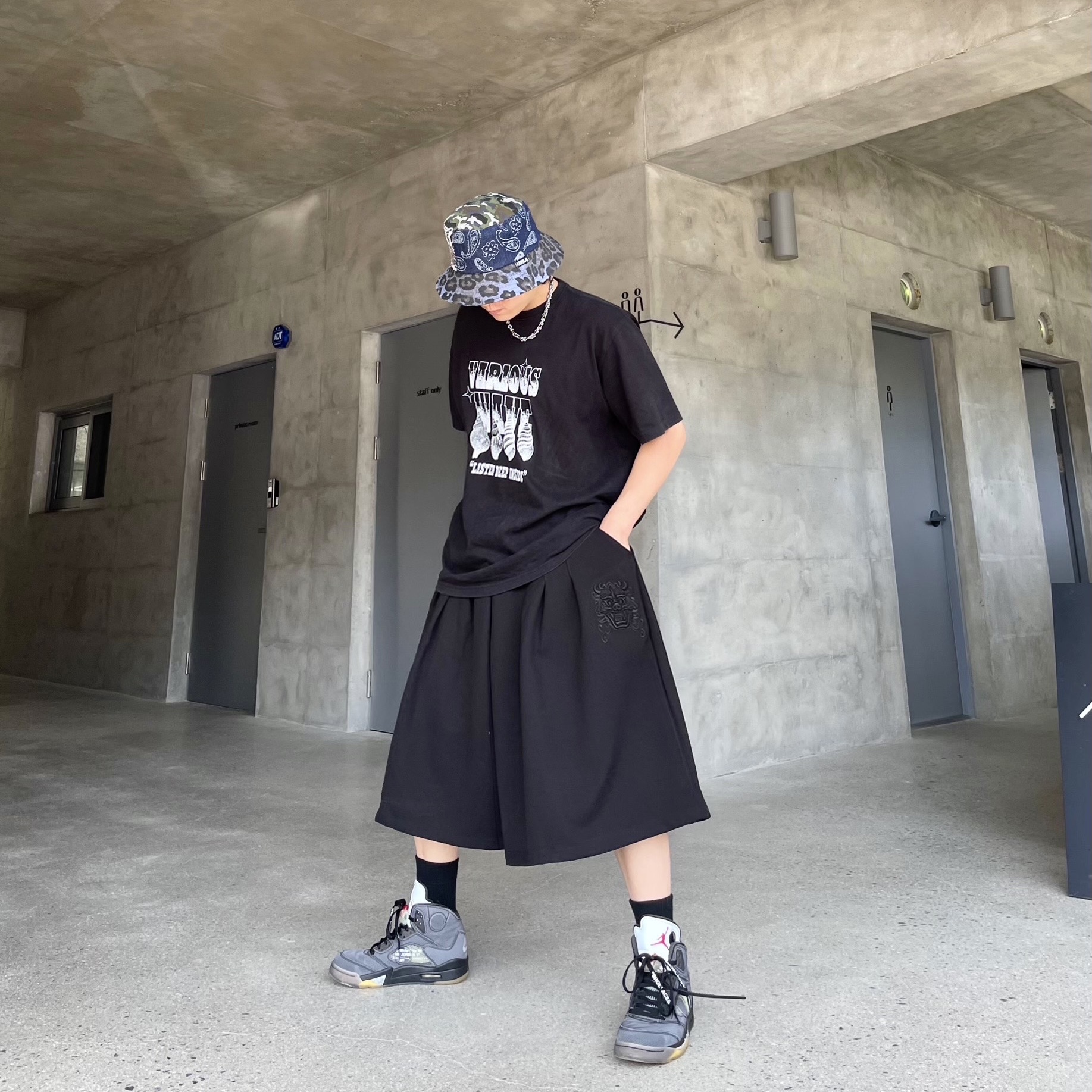 Jordan 5 x Off-White Retro SP Black Muslin 착용 스타일 - 4