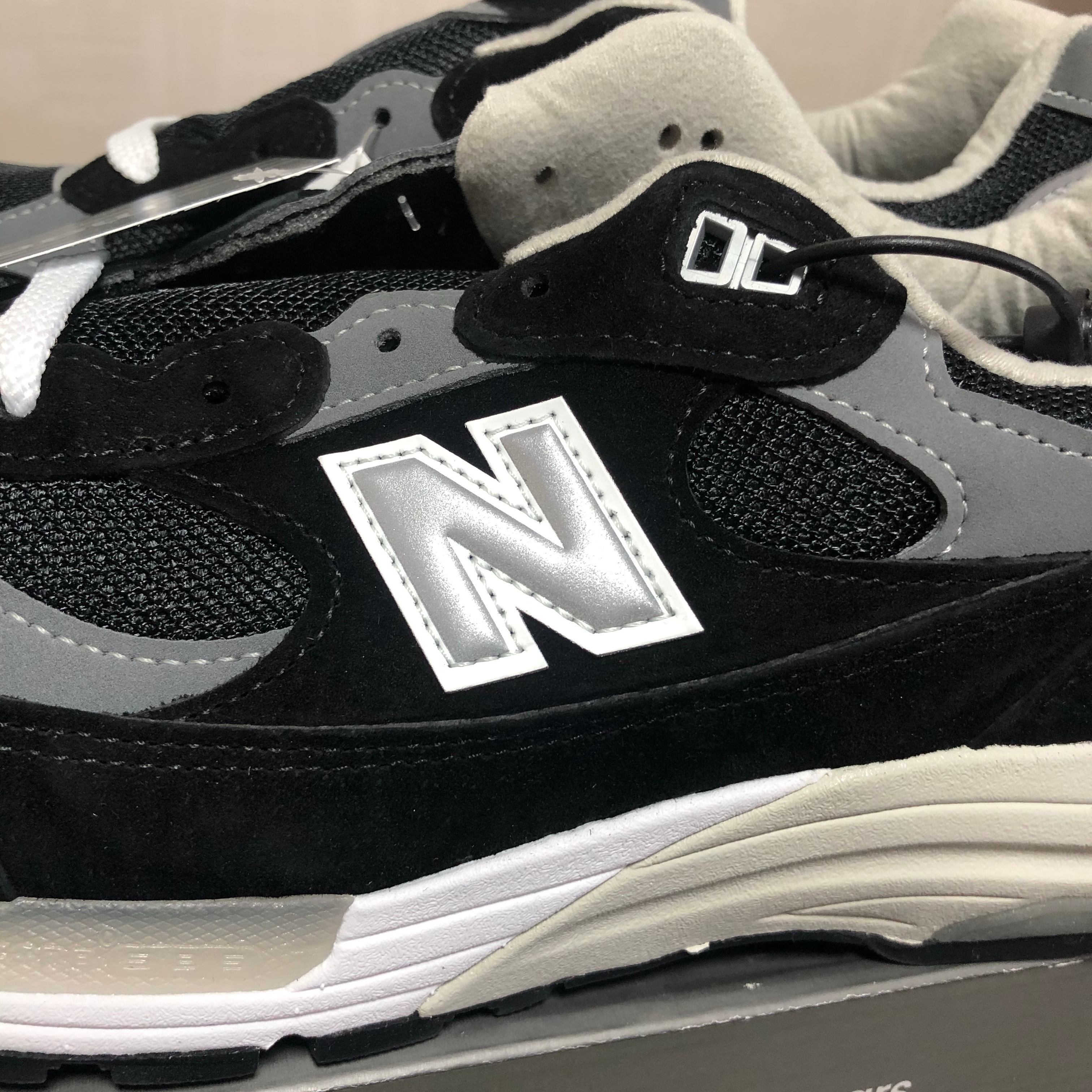 New Balance 992 Made in USA Black Grey 착용 스타일 - 3