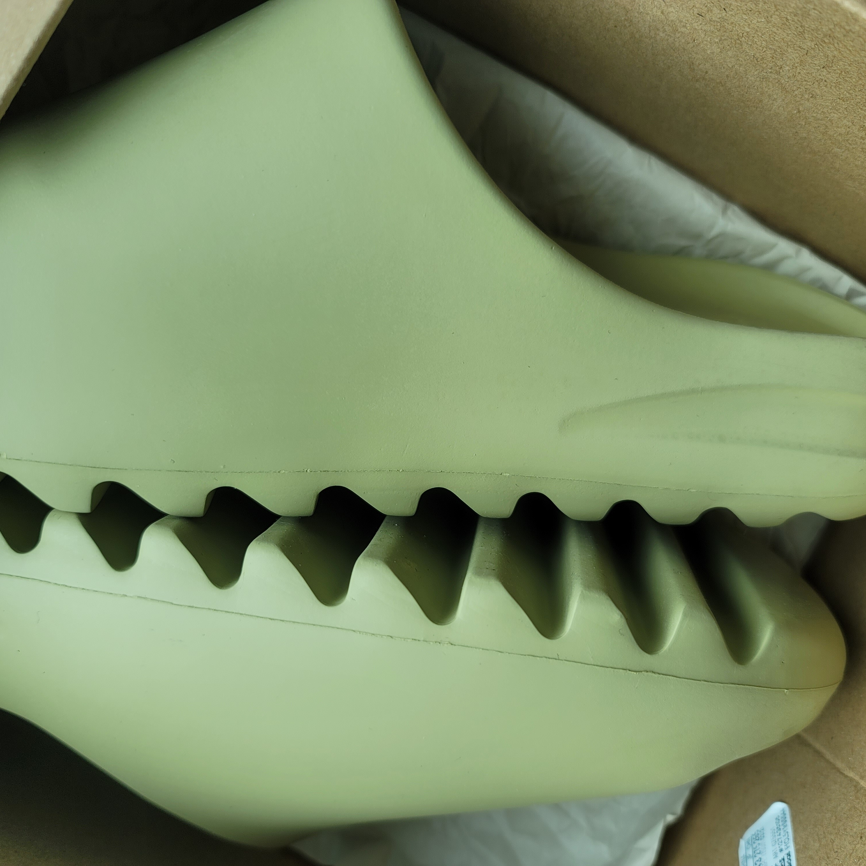Adidas Yeezy Slide Resin 2021, Adidas Yeezy Slide Pure 착용 스타일 - 3