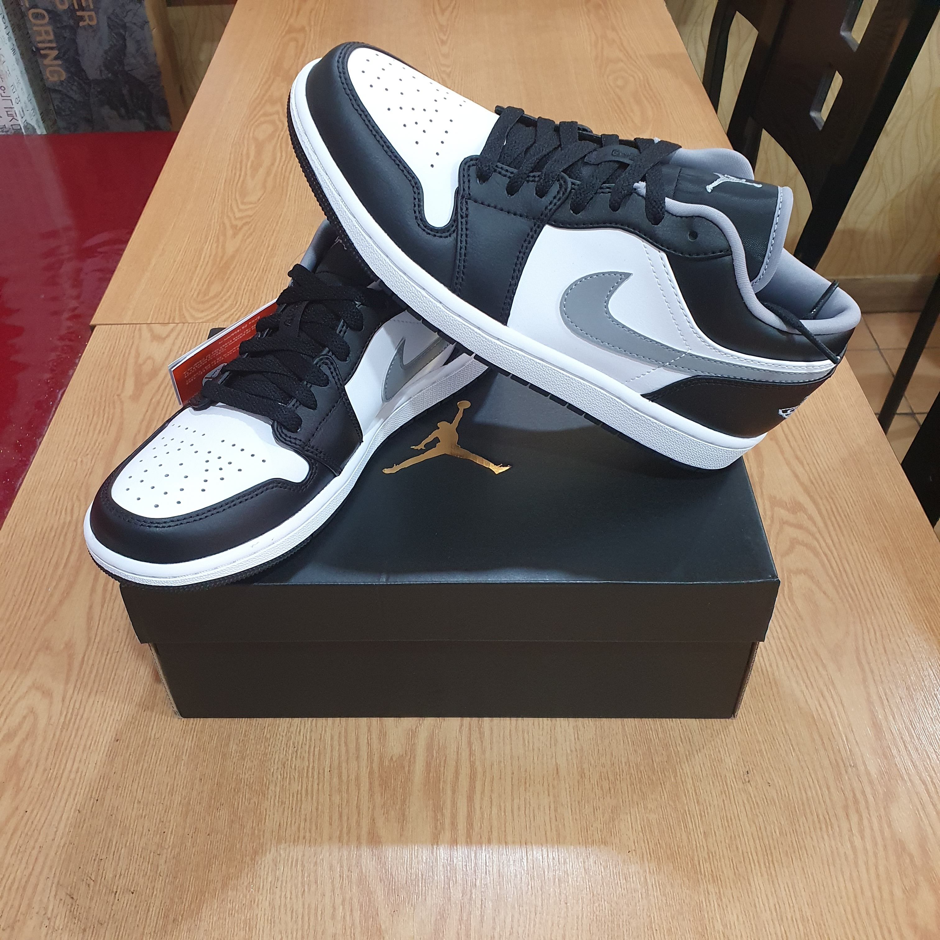 Jordan 1 Low Black Particle Grey 착용 스타일 - 2