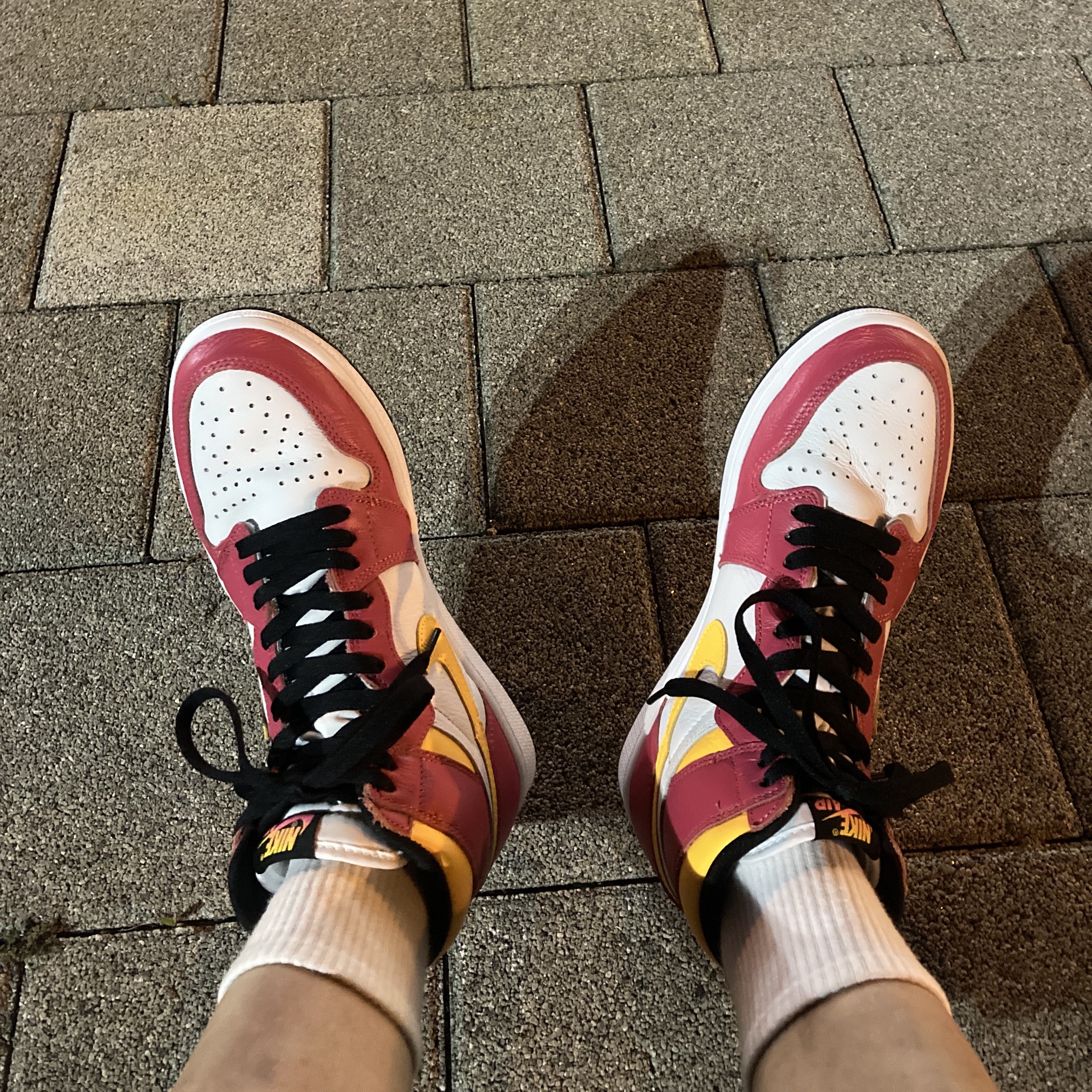 Jordan 1 Retro High OG Light Fusion Red 착용 스타일