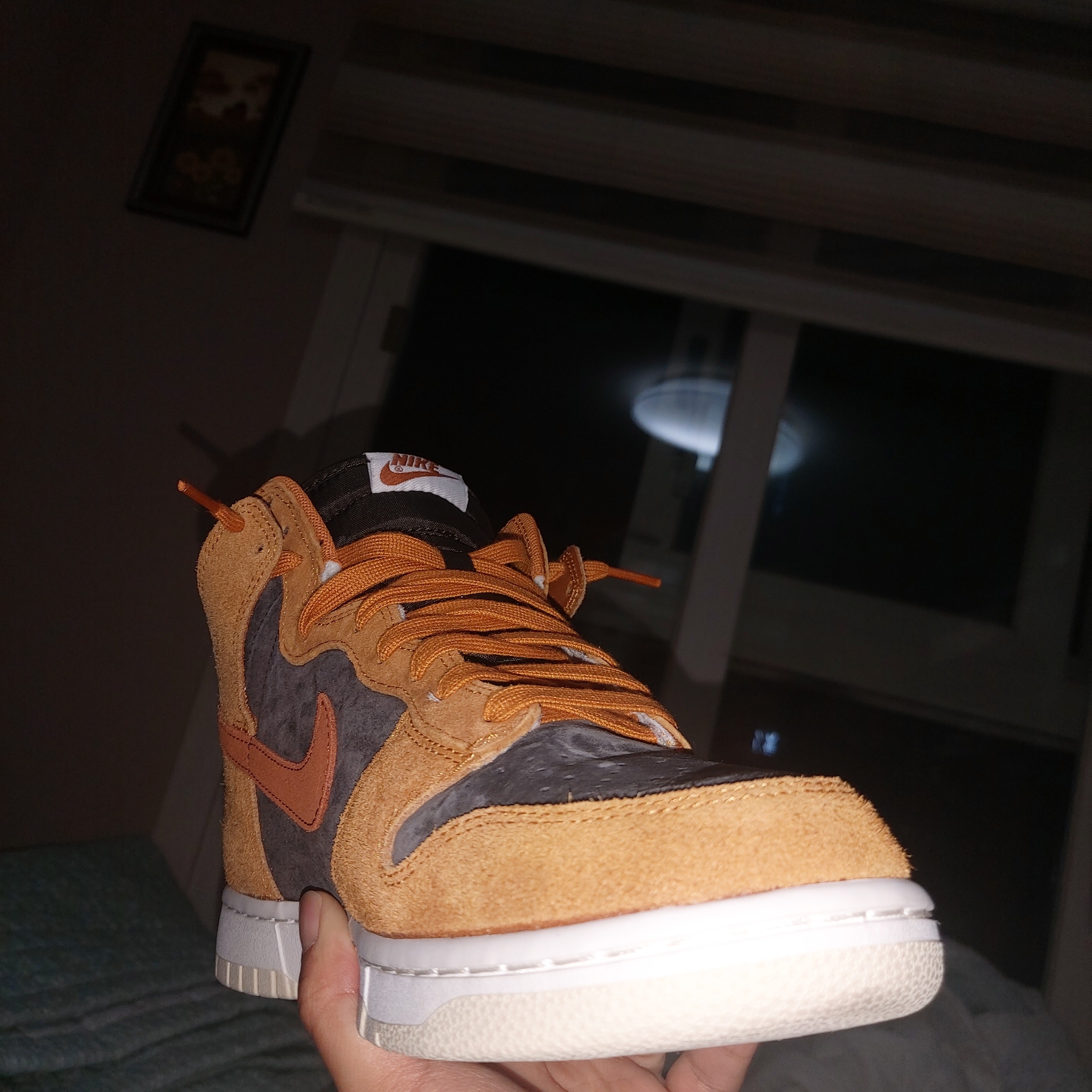 Nike Dunk High Retro PRM Dark Curry 착용 스타일 - 1