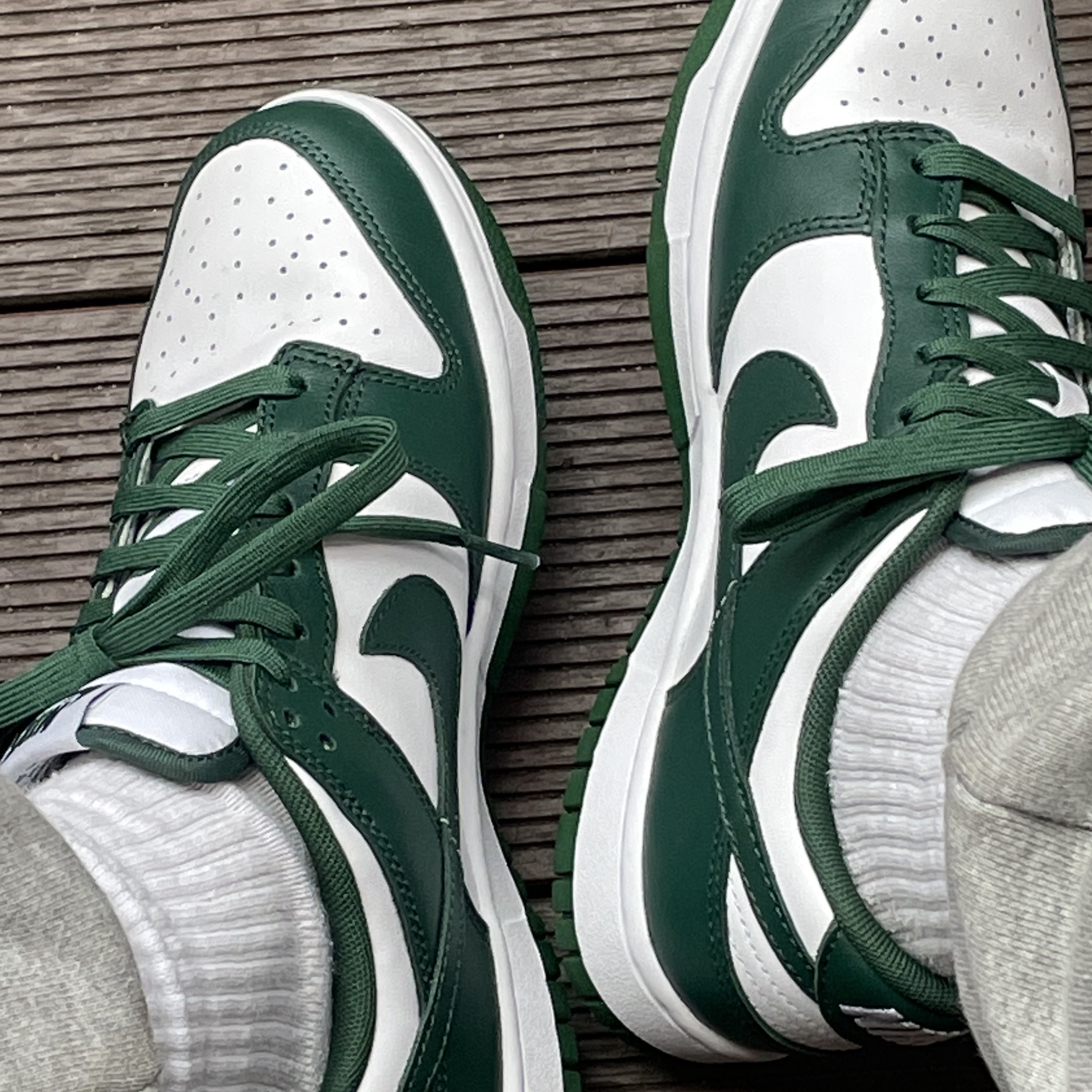 Nike Dunk Low Retro Varsity Green 착용 스타일