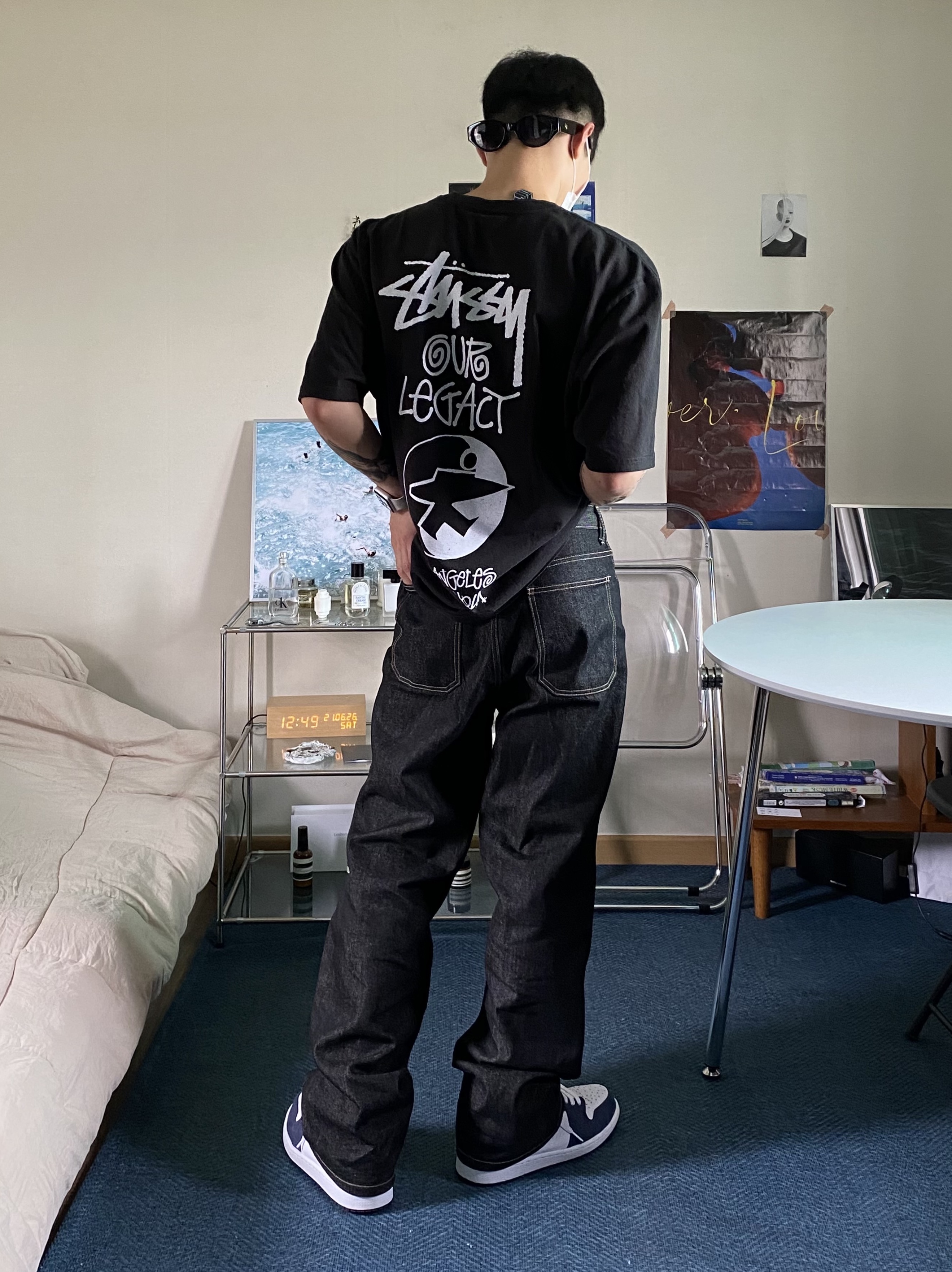 Stussy x Our Legacy Surfman T-Shirt Black - 21SS, Jordan 1 Retro High OG CO.JP Midnight Navy 착용 스타일 - 1