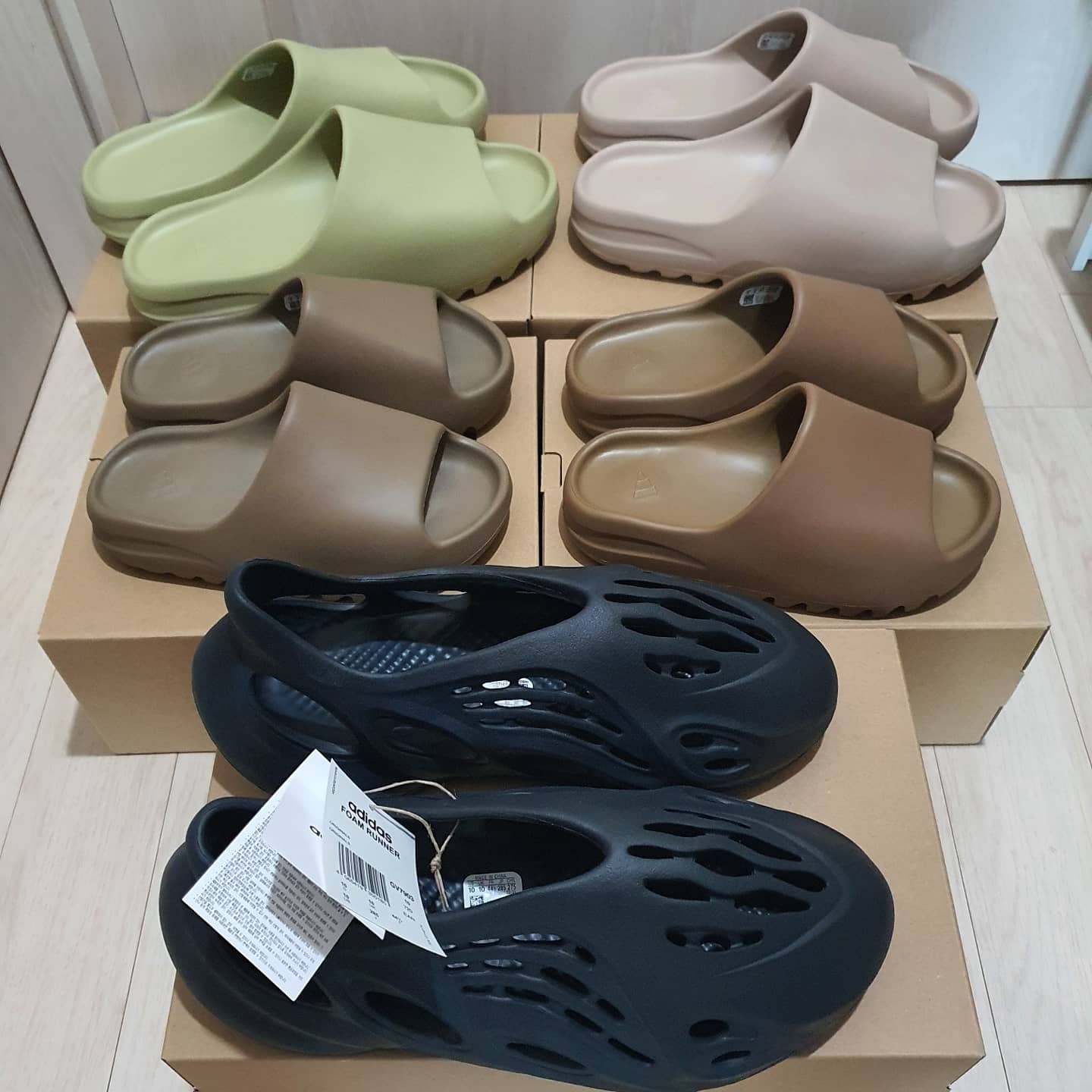 Adidas Yeezy Slide Pure, Adidas Yeezy Slide Resin 2021 착용 스타일 - 3
