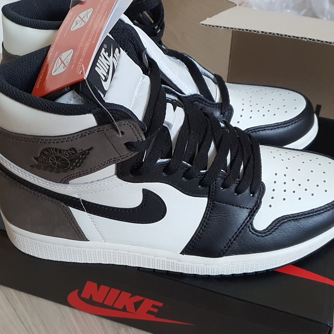 Nike Dunk Low Retro Varsity Green, Jordan 1 Retro High OG Hyper Royal 착용 스타일 - 3