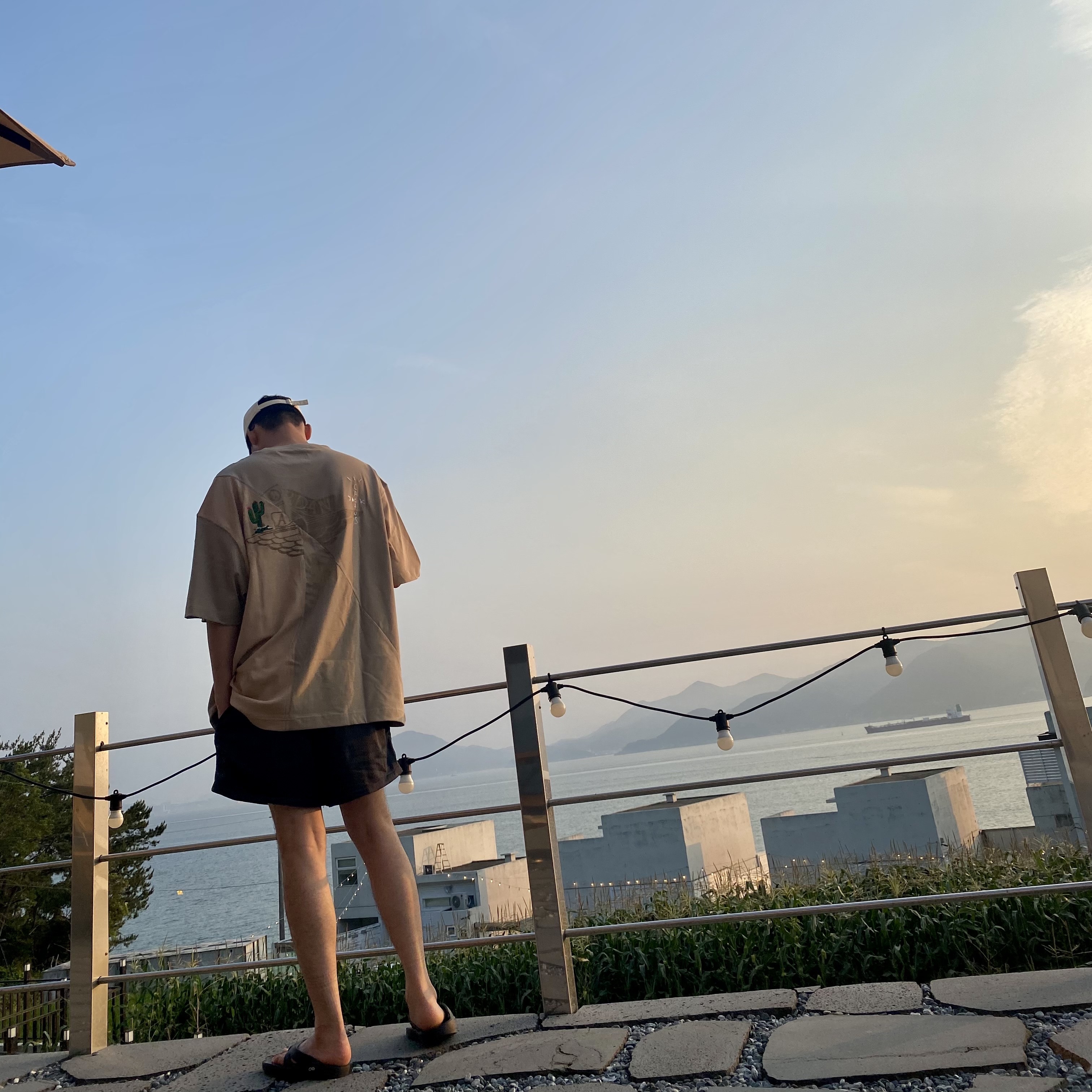 Jordan x Travis Scott S/S Top - US/EU, Nike x Fear of God Basketball Shorts Off Noir 착용 스타일
