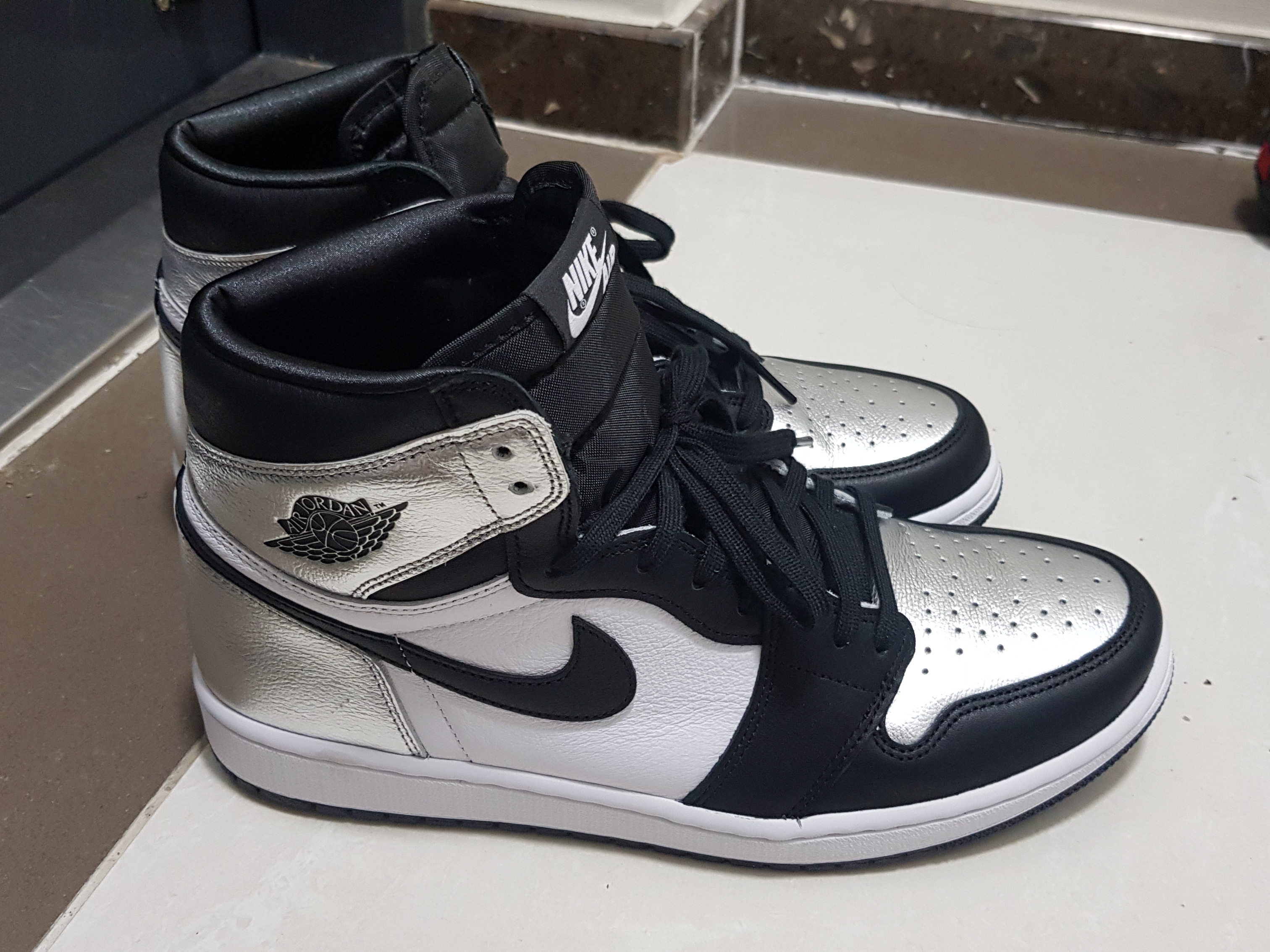 (W) Jordan 1 Retro High OG Silver Toe 착용 스타일