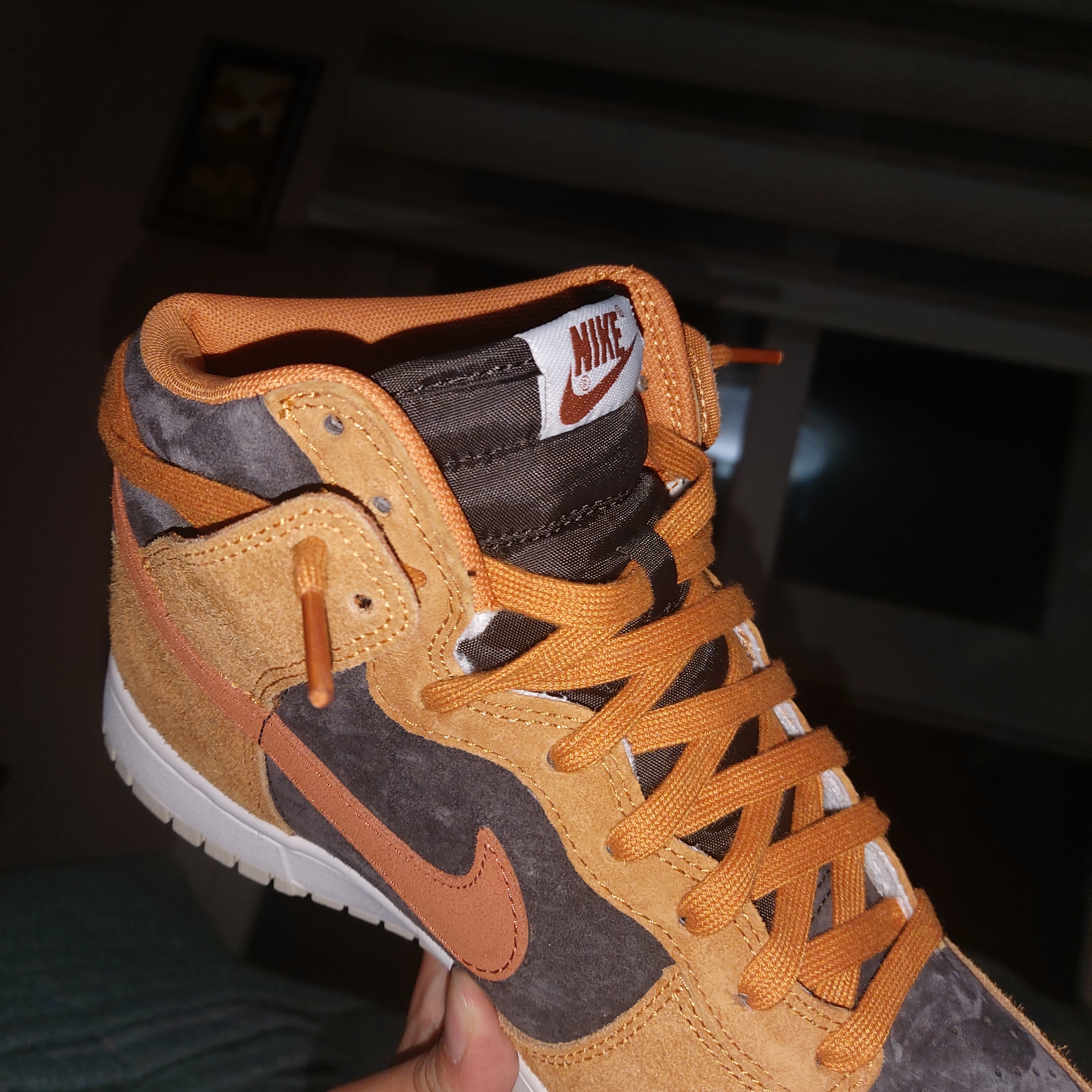 Nike Dunk High Retro PRM Dark Curry 착용 스타일 - 2