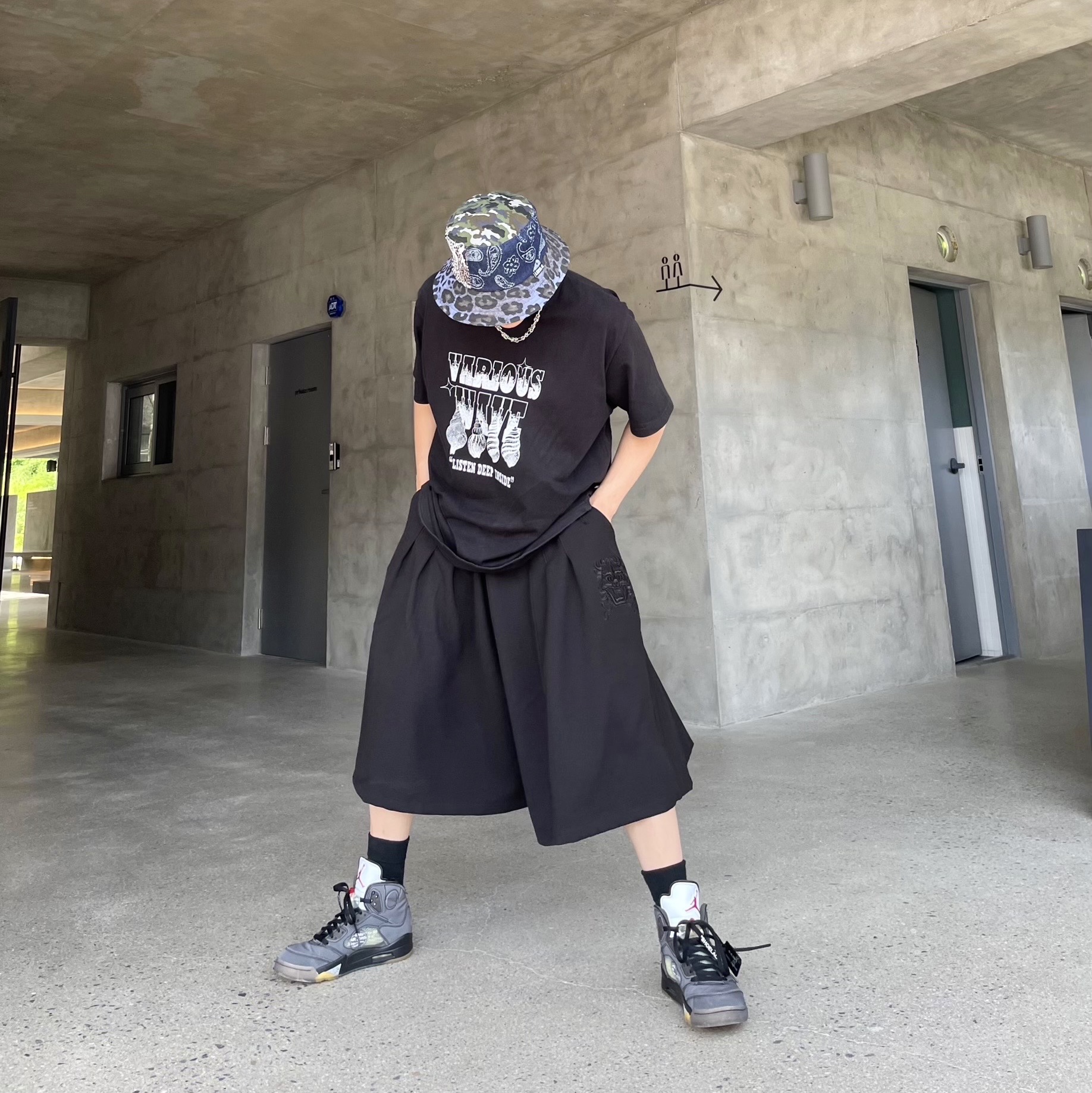Jordan 5 x Off-White Retro SP Black Muslin 착용 스타일 - 2
