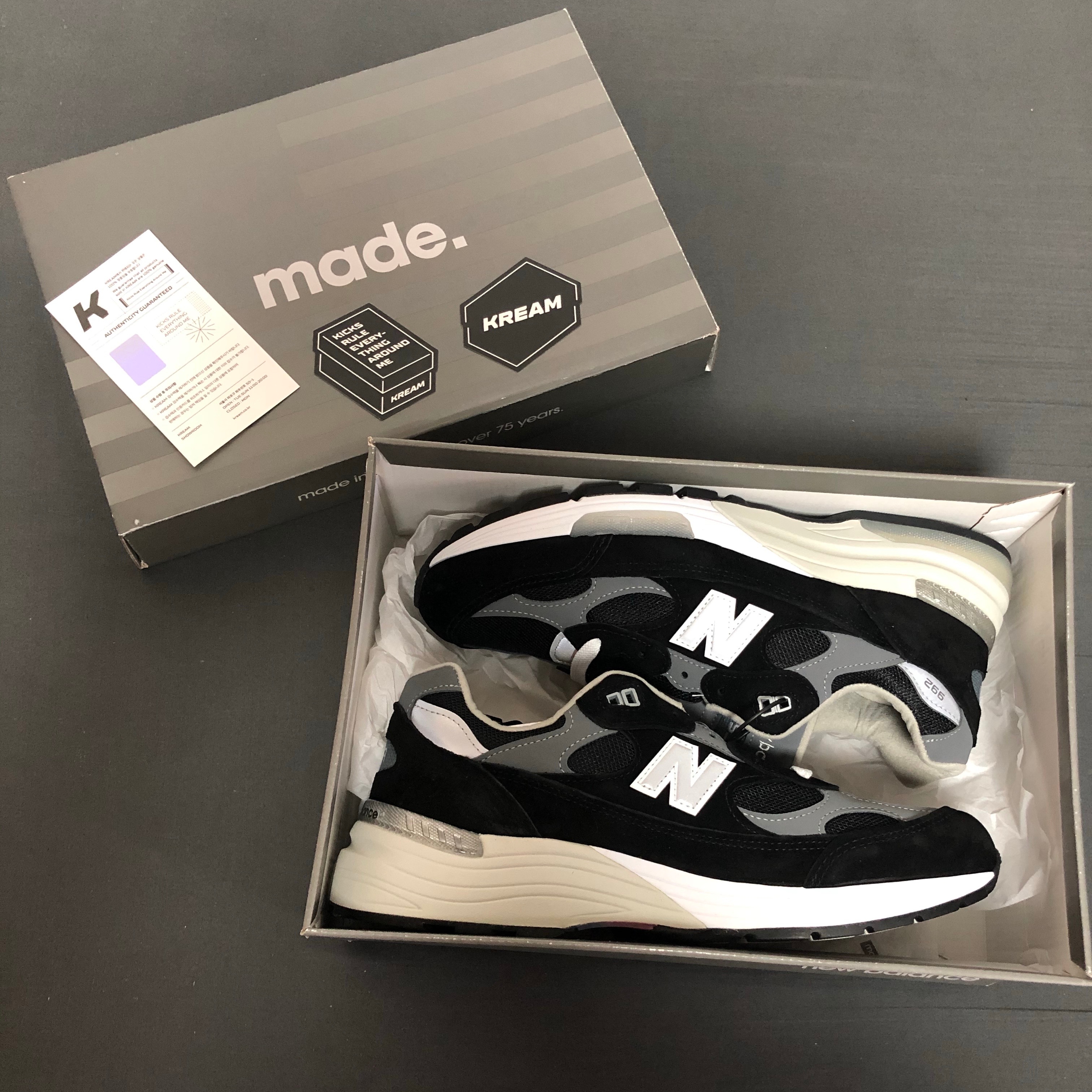 New Balance 992 Made in USA Black Grey 착용 스타일 - 1