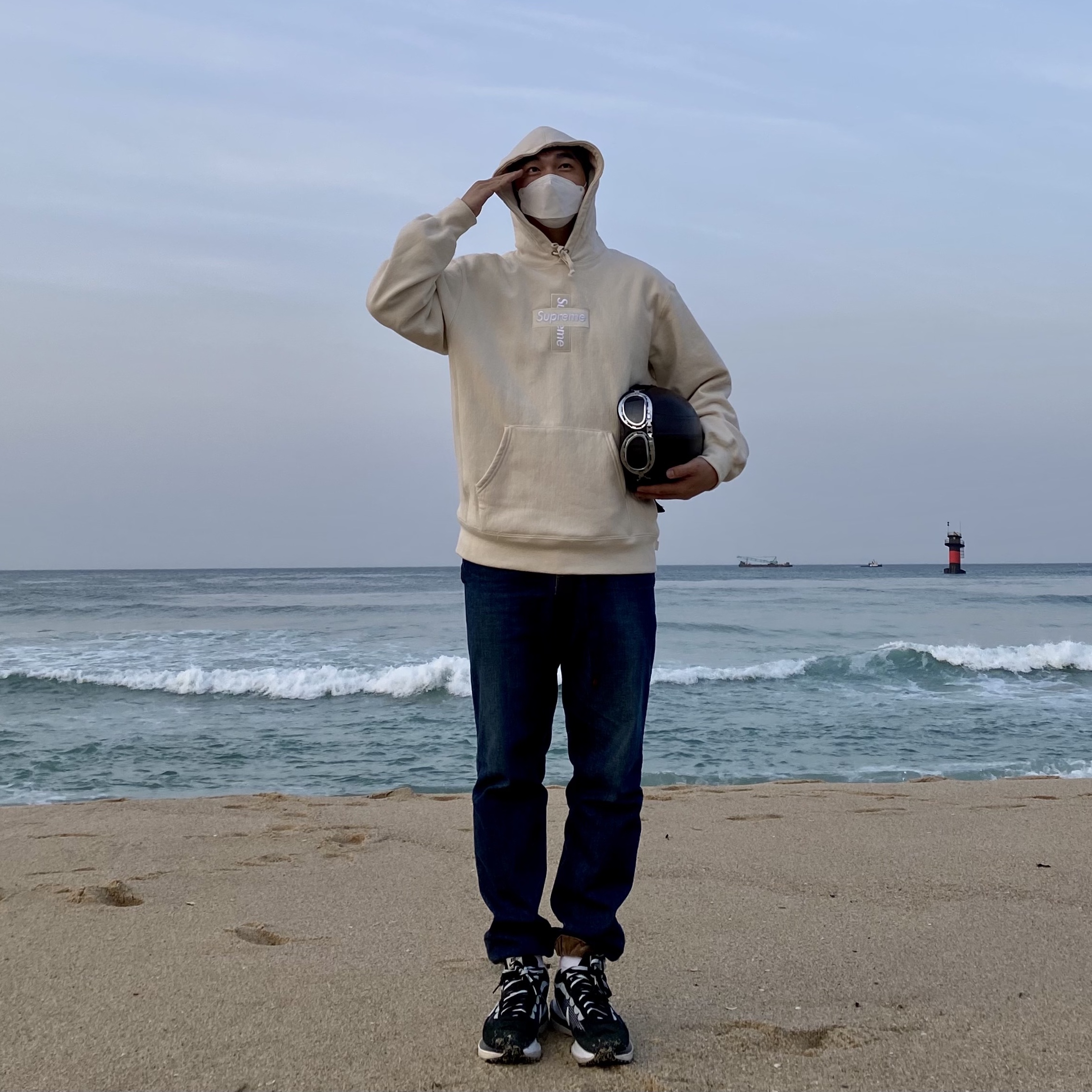 Supreme Cross Box Logo Hooded Sweatshirt Natural - 20FW, Nike x Sacai VaporWaffle Black White 착용 스타일
