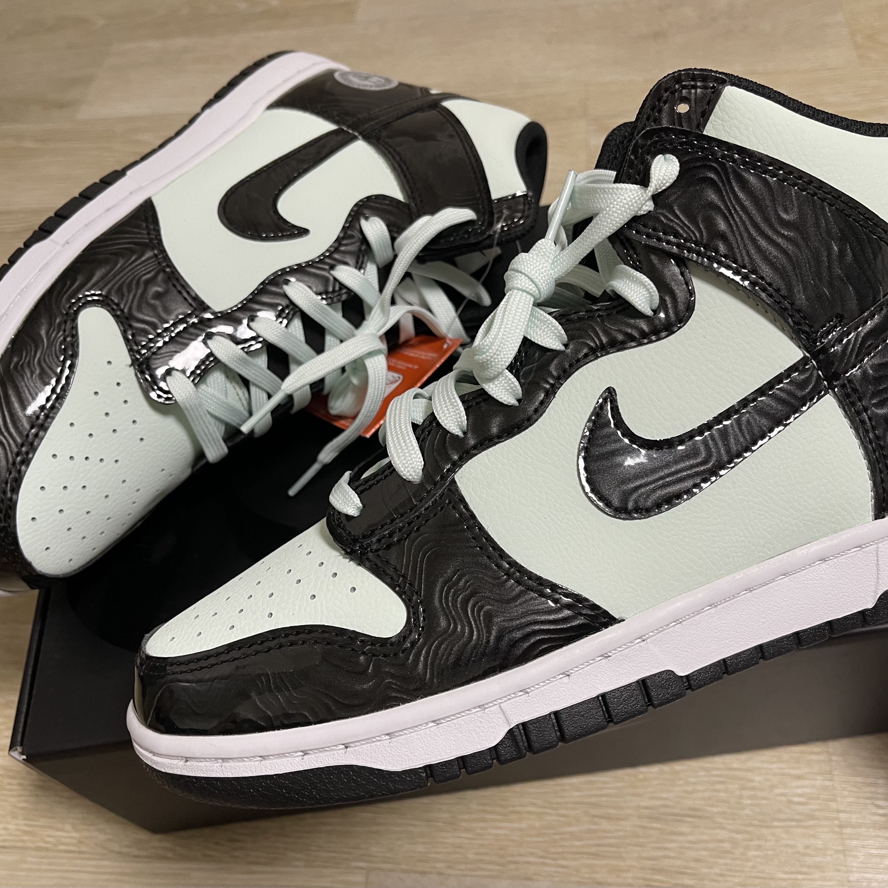 Nike Dunk High Barely Green 착용 스타일 - 3