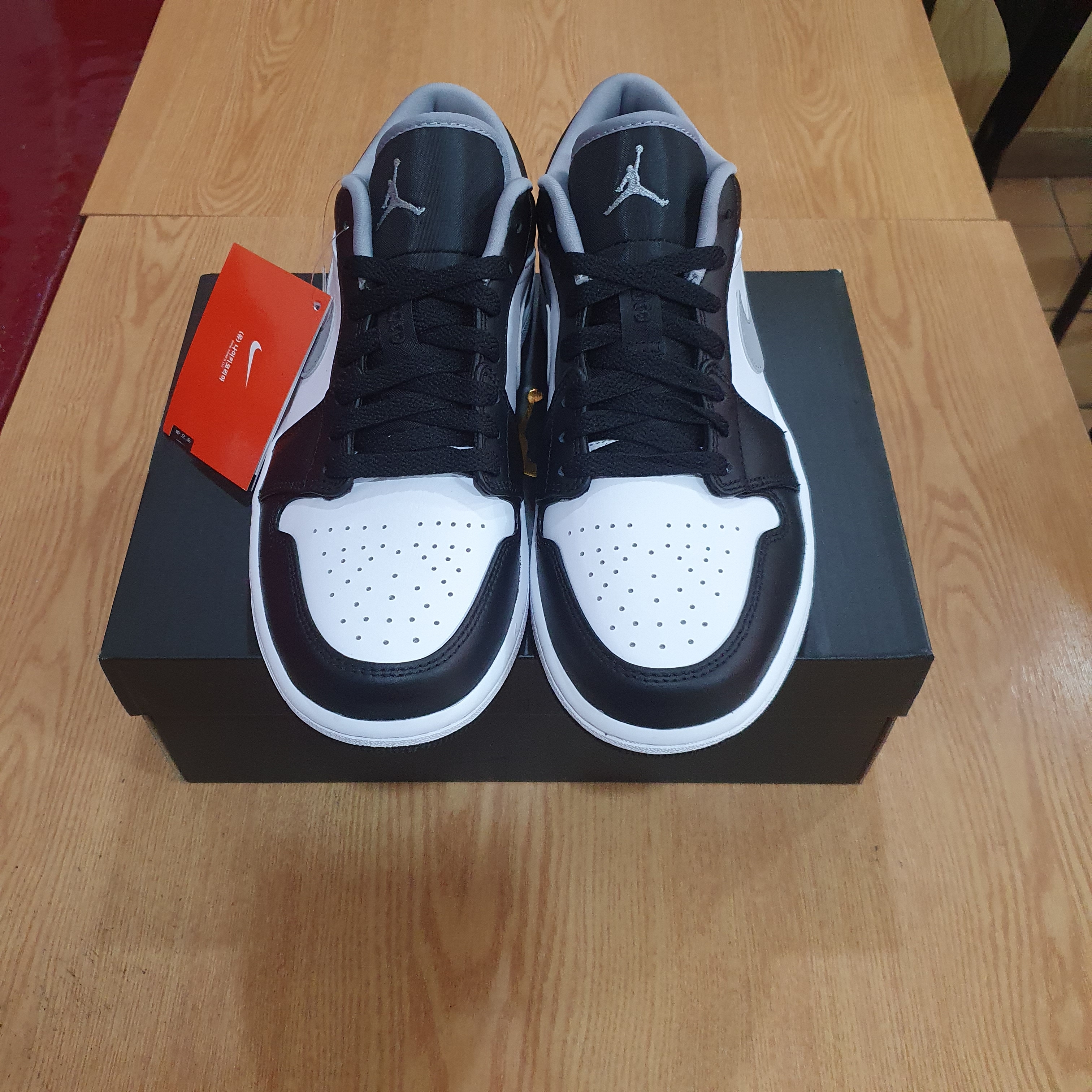 Jordan 1 Low Black Particle Grey 착용 스타일 - 3