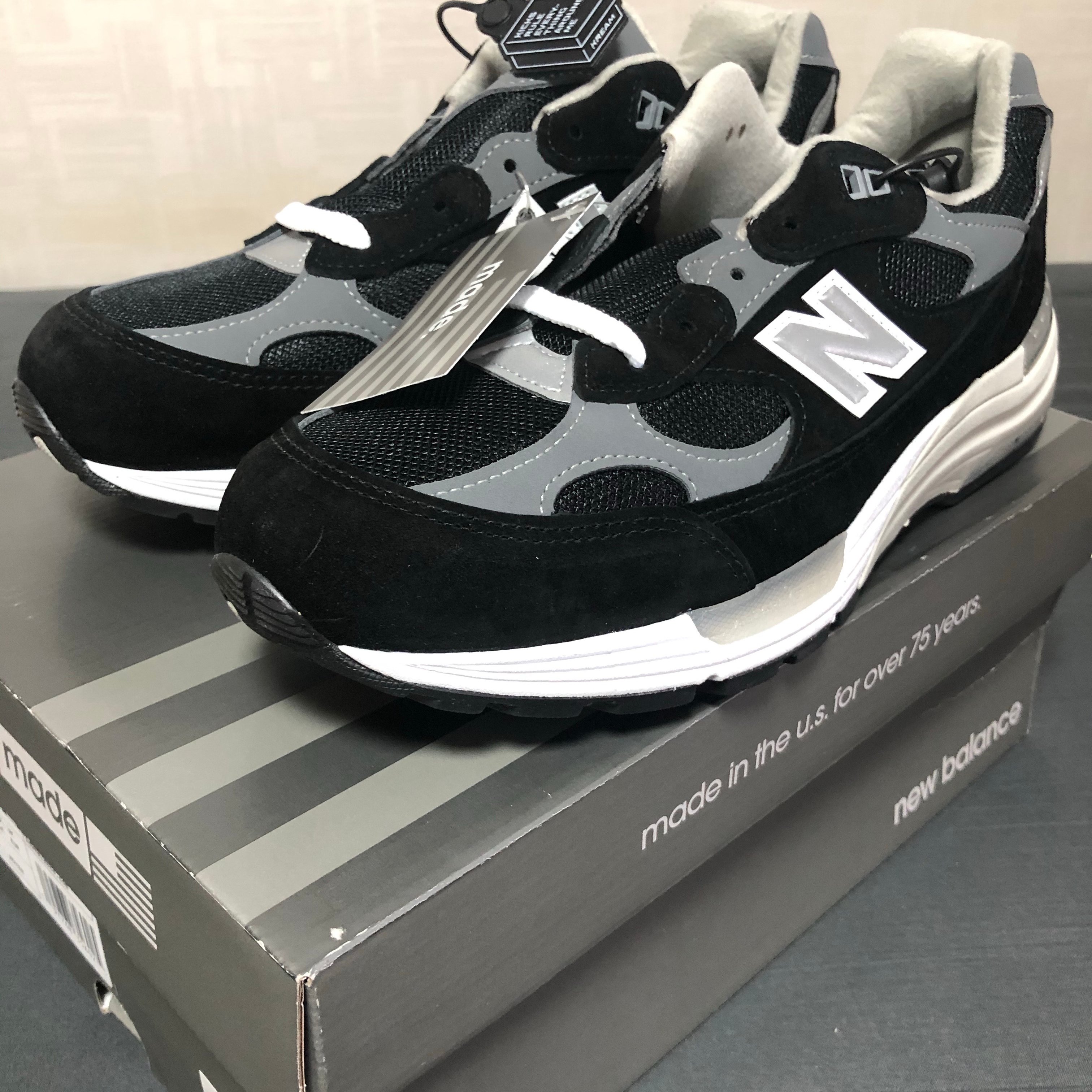 New Balance 992 Made in USA Black Grey 착용 스타일 - 2