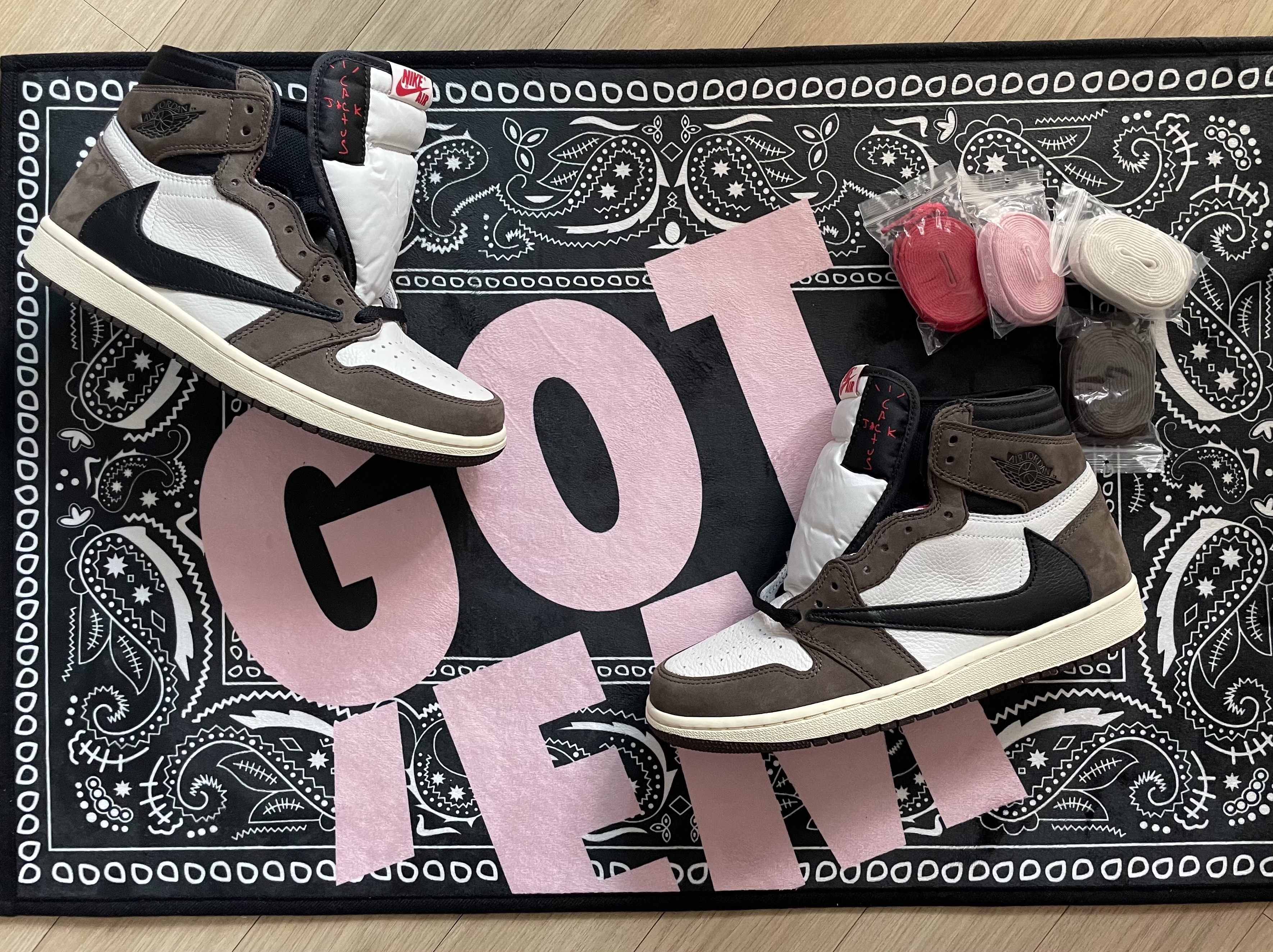 Jordan 1 x Travis Scott Retro High OG SP Mocha 착용 스타일